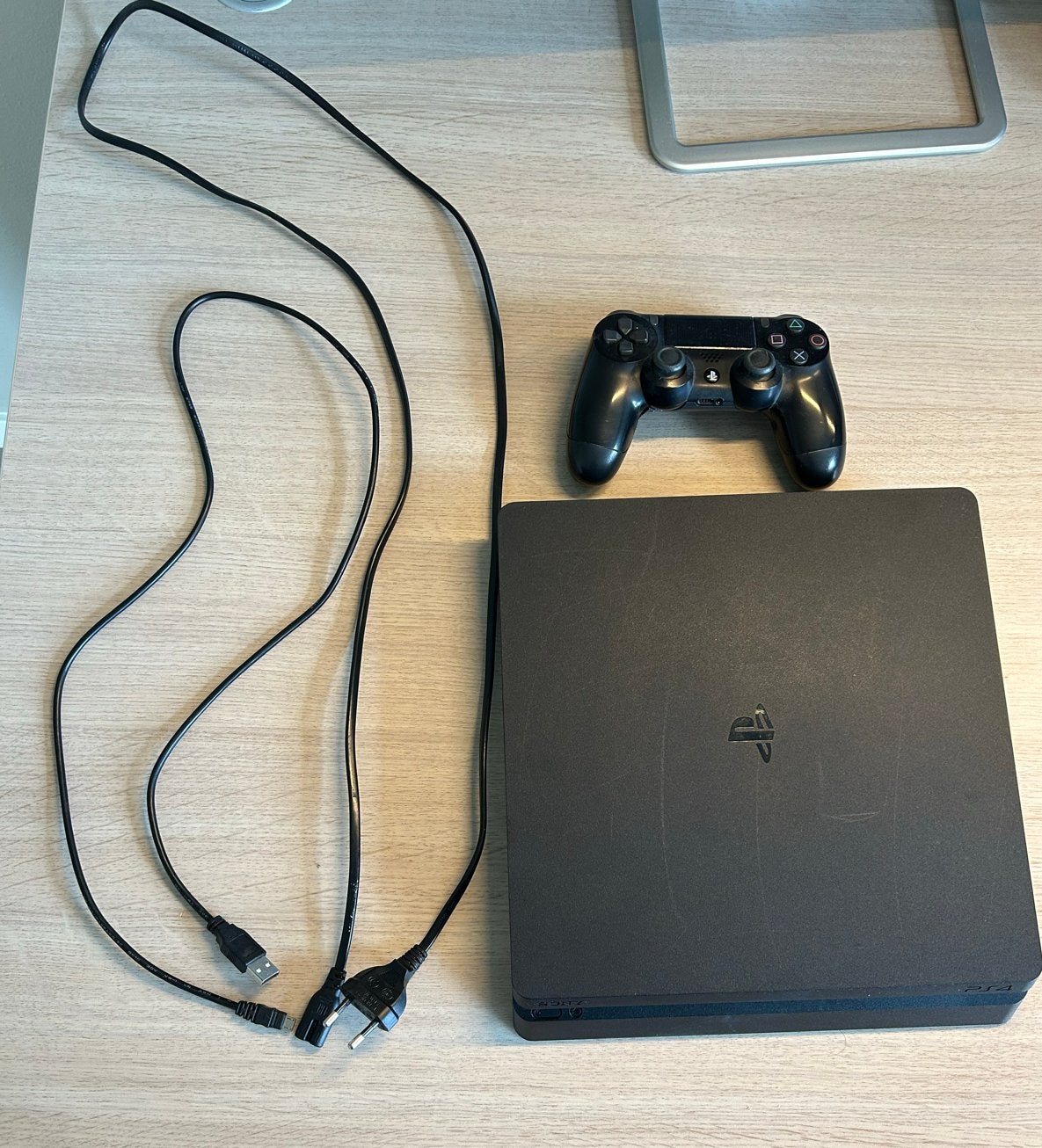 PlayStation 4 Slim - controller en de  benodigde kabels., 500 GB, Ophalen of Verzenden, Zo goed als nieuw, Met 1 controller