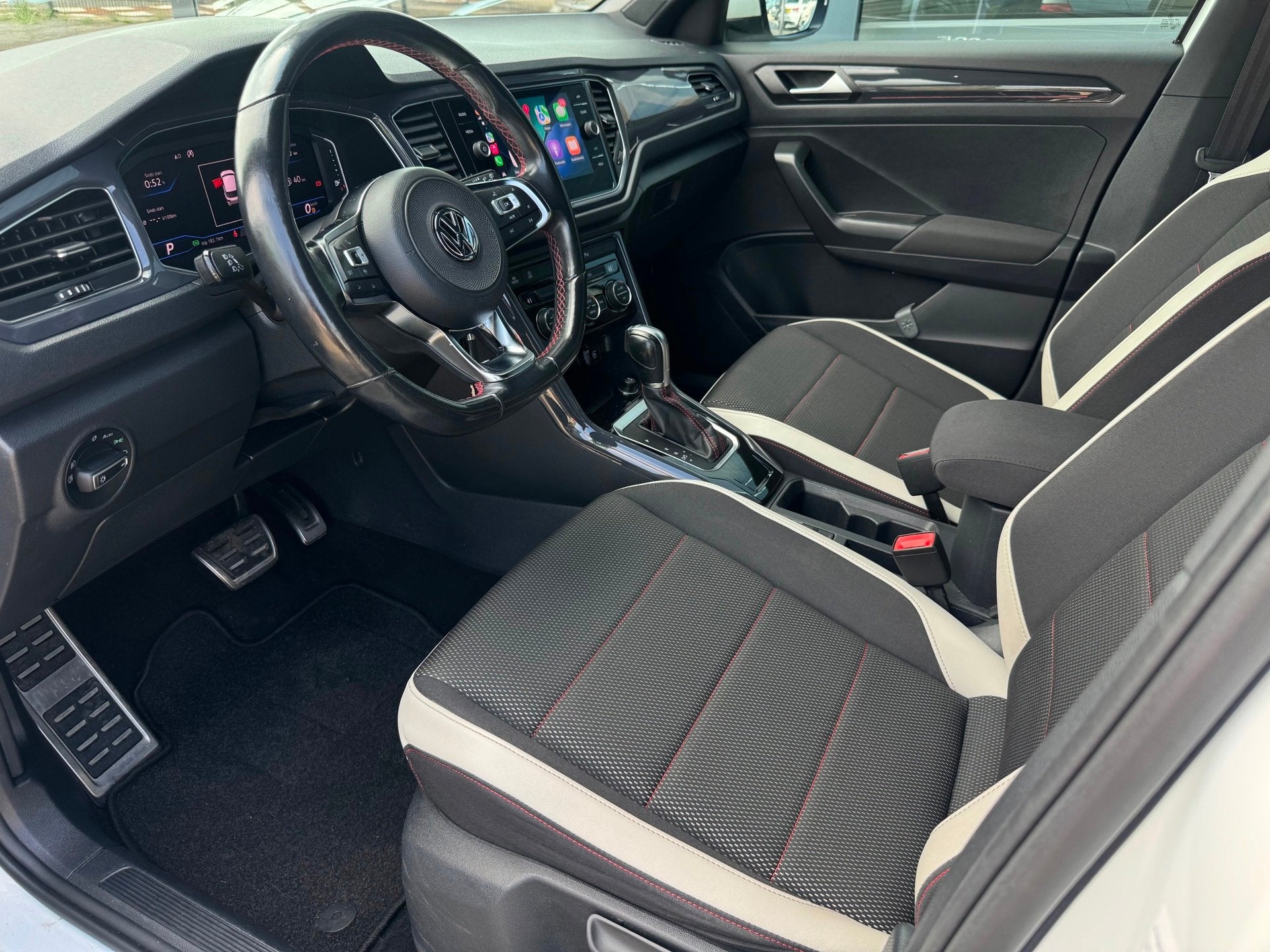 Volkswagen T-Roc 1.5 TSI Sport | Camera | Carplay, Euro 6, 4 cilinders, 150 pk, Wit