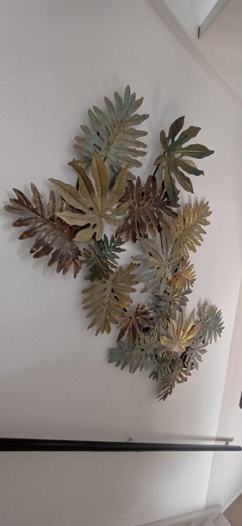 Wanddecoratie: Gekleurde Bladeren op IJzer Frame (150x80cm), Metaal, Wandsculptuur, Gebruikt, Meerkleurig