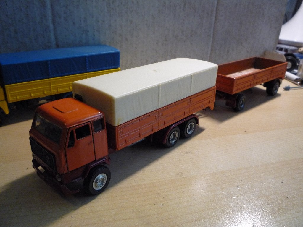 Oude Volvo F89 Covered Truck met trailer Narcoral 1:50, Hobby en Vrije tijd, Modelauto's | 1:50, Ophalen of Verzenden, Zo goed als nieuw