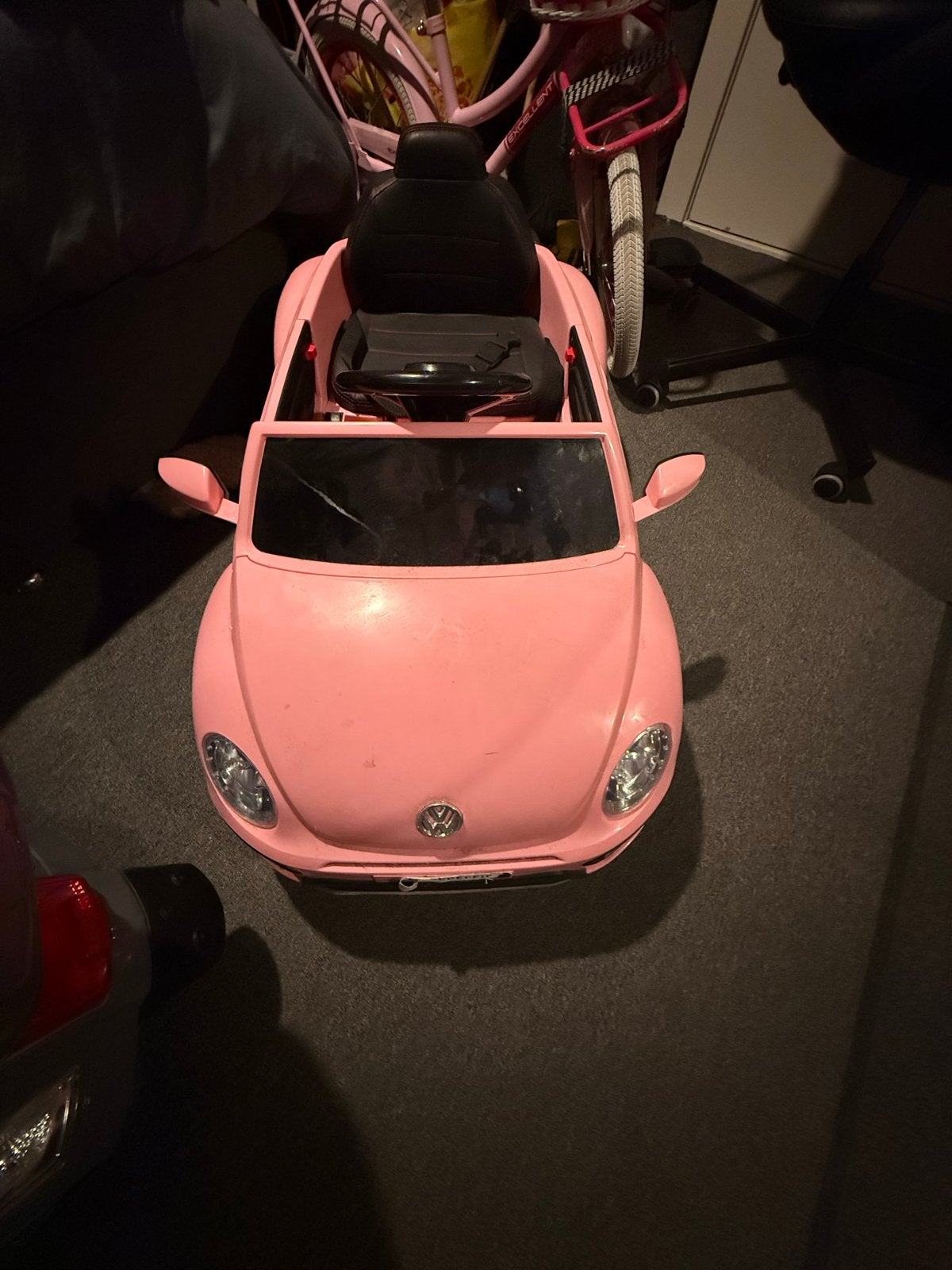 Roze Volkswagen Kever elektrische kinderauto - Zo goed als n, Ophalen, Zo goed als nieuw