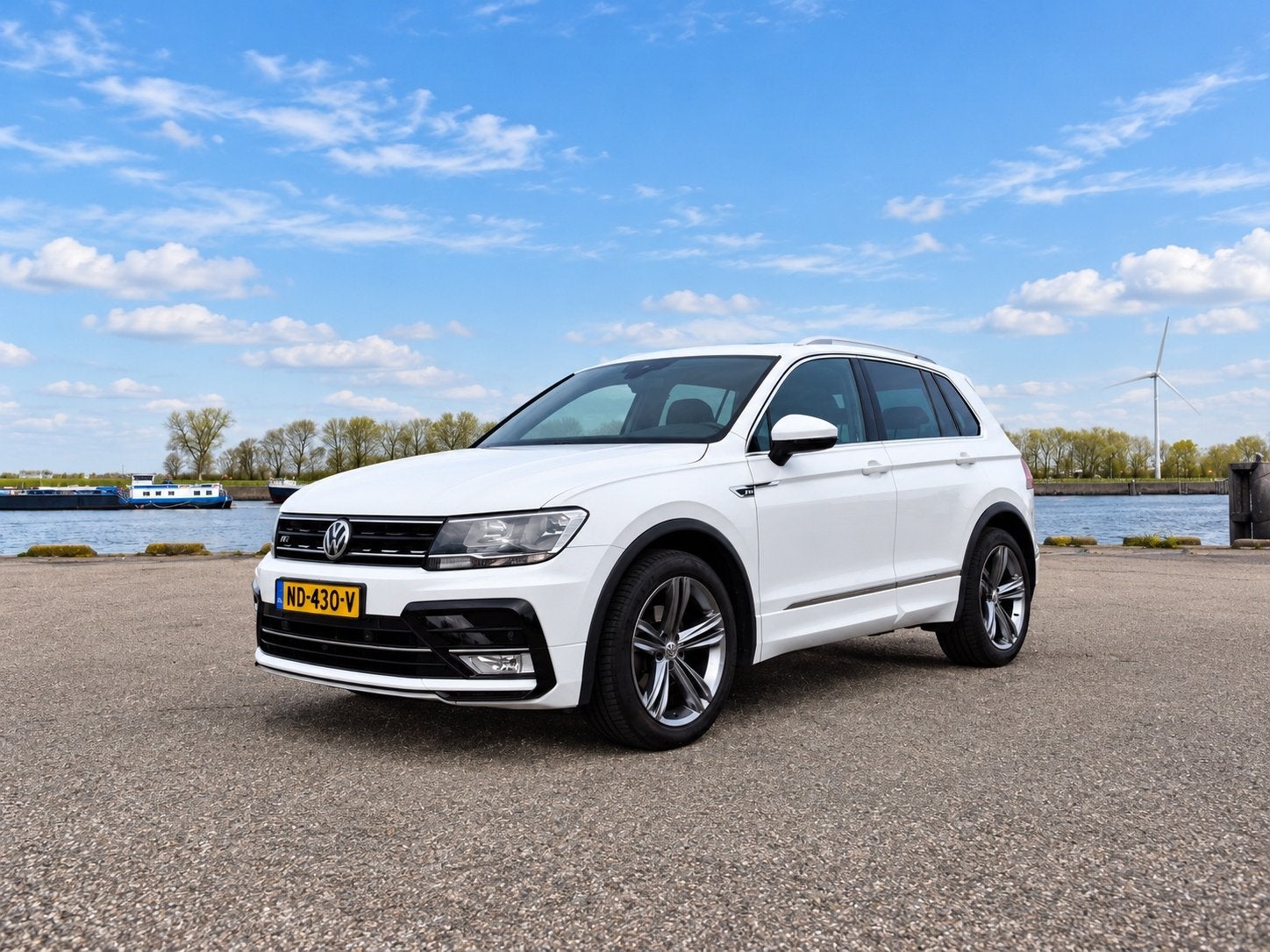 Volkswagen Tiguan 1.4 TSI R-LINE PANO/VIRTUAL (bj 2017), Auto's, Adaptive Cruise Control, 125 pk, Gebruikt, Euro 6