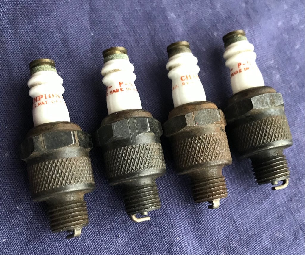 4 x oude CHAMPION P-5 bougies 12 mm, ongebruikt ,oldtimer, Auto diversen, Overige Auto diversen, Ophalen of Verzenden