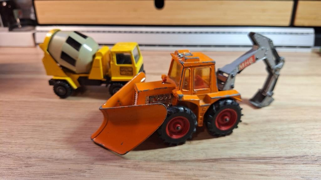 Een cementwagen en graaf/schuif tractor van Matchbox, Ophalen of Verzenden, Gebruikt, Tractor of Landbouw, Matchbox