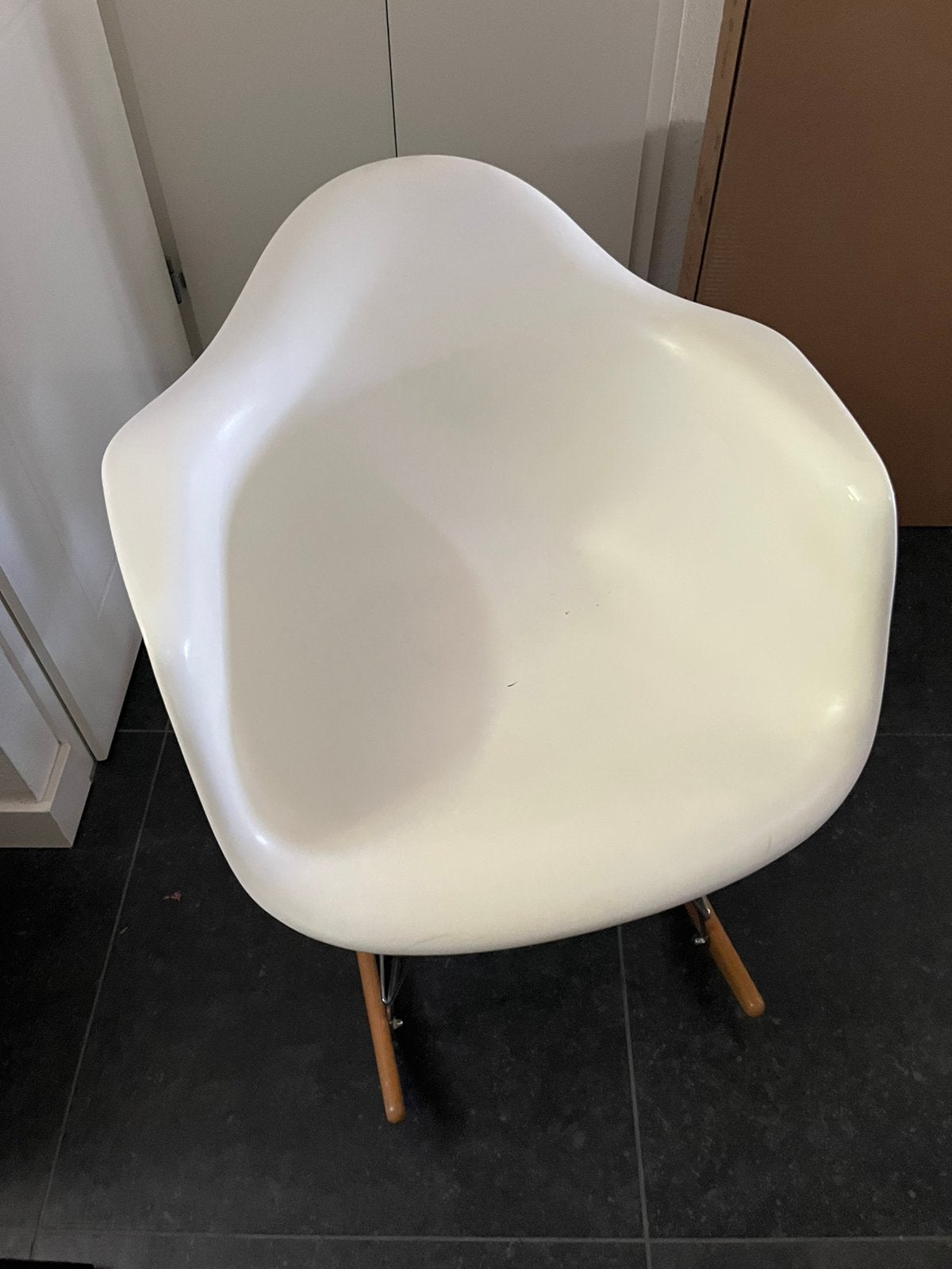 Schommelstoel  Vitra Eames RAR, Ophalen, Zo goed als nieuw, Wit, Eén
