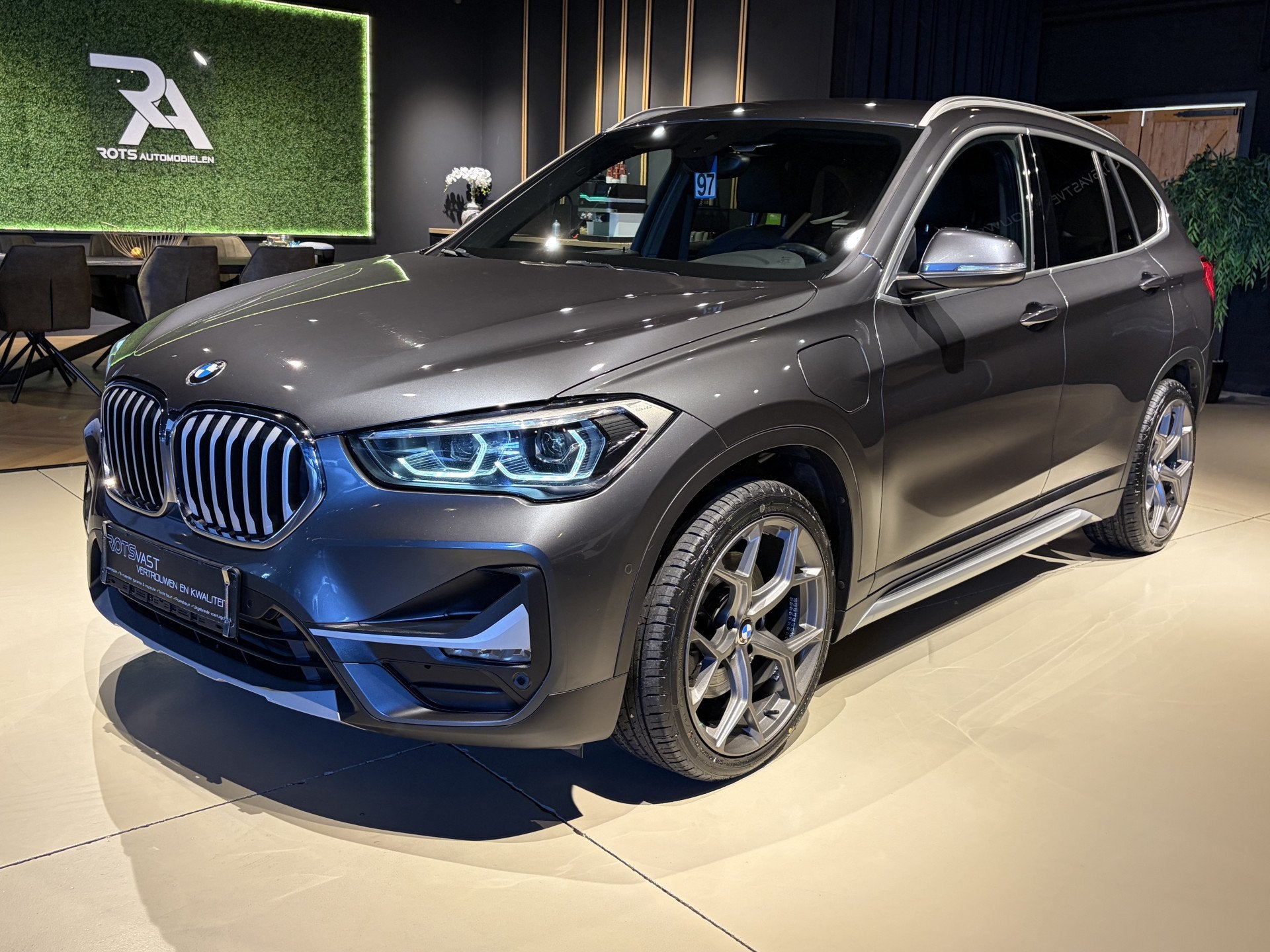 BMW X1 xDrive25e Aut Navi|LED|Cruis|PDC|PLUG IN HYBRIDE, Auto's, BMW, Gebruikt, Met garantie (alle), Bedrijf, Vierwielaandrijving