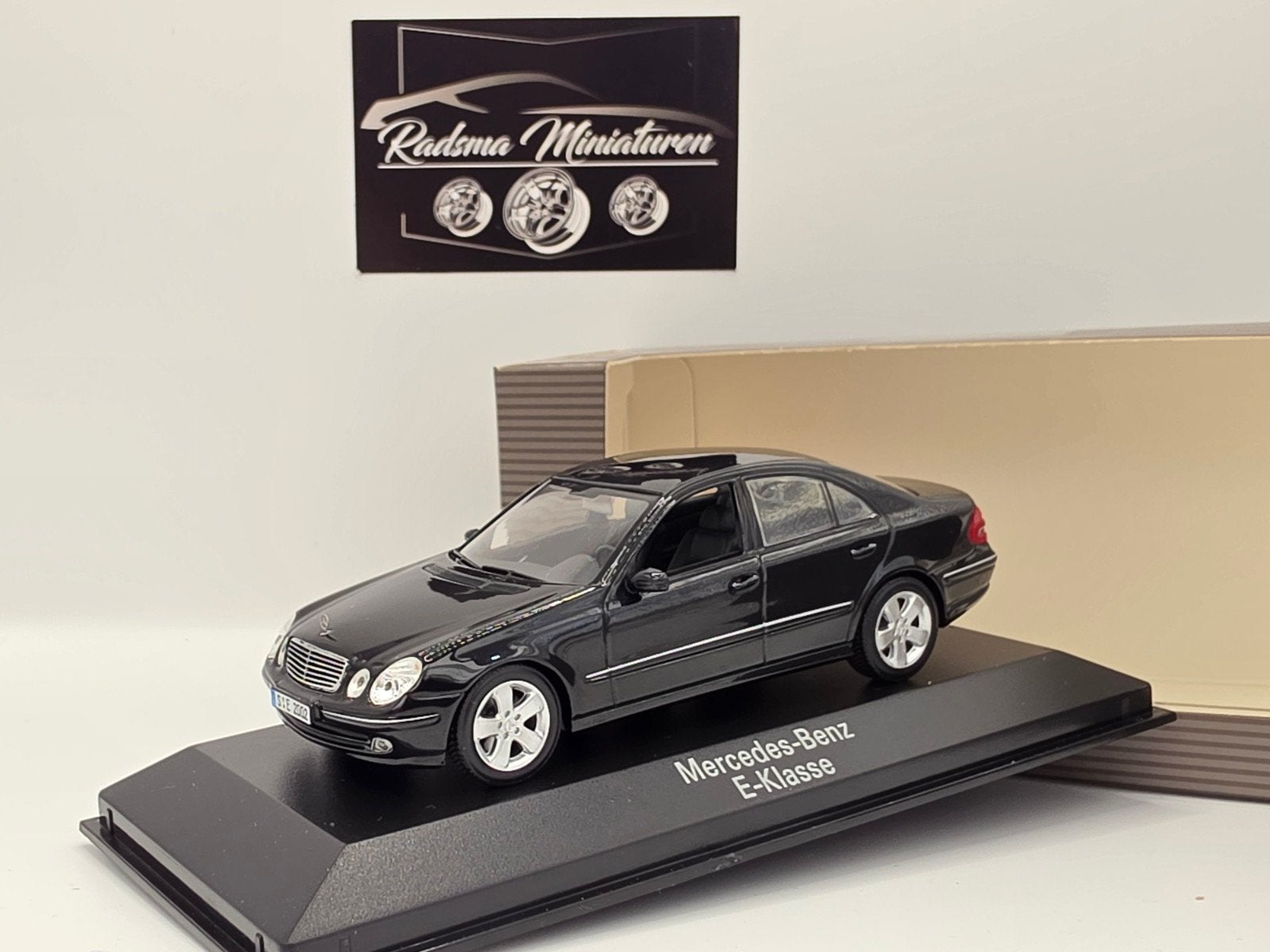 Mercedes-Benz E-Klasse - W211 Zwart - 1:43 Minichamps, Auto, Ophalen of Verzenden, Zo goed als nieuw, MiniChamps