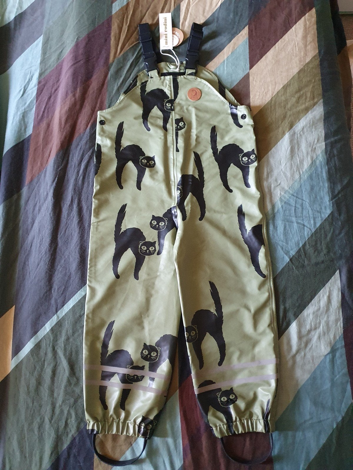 Mini Rodini Regenbroek met Bretels - Catz Rain High Trousers, Broek, Jongen of Meisje, Ophalen of Verzenden, Zo goed als nieuw