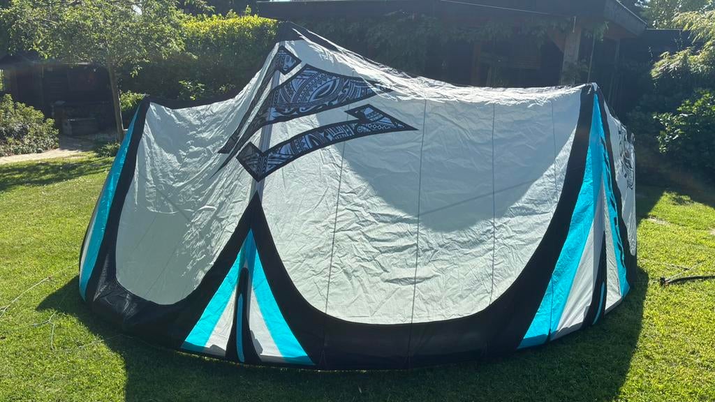 Naish Pivot 2023 10m 2x mee gevaren, 10 m², Geen board, Ophalen of Verzenden, Zo goed als nieuw