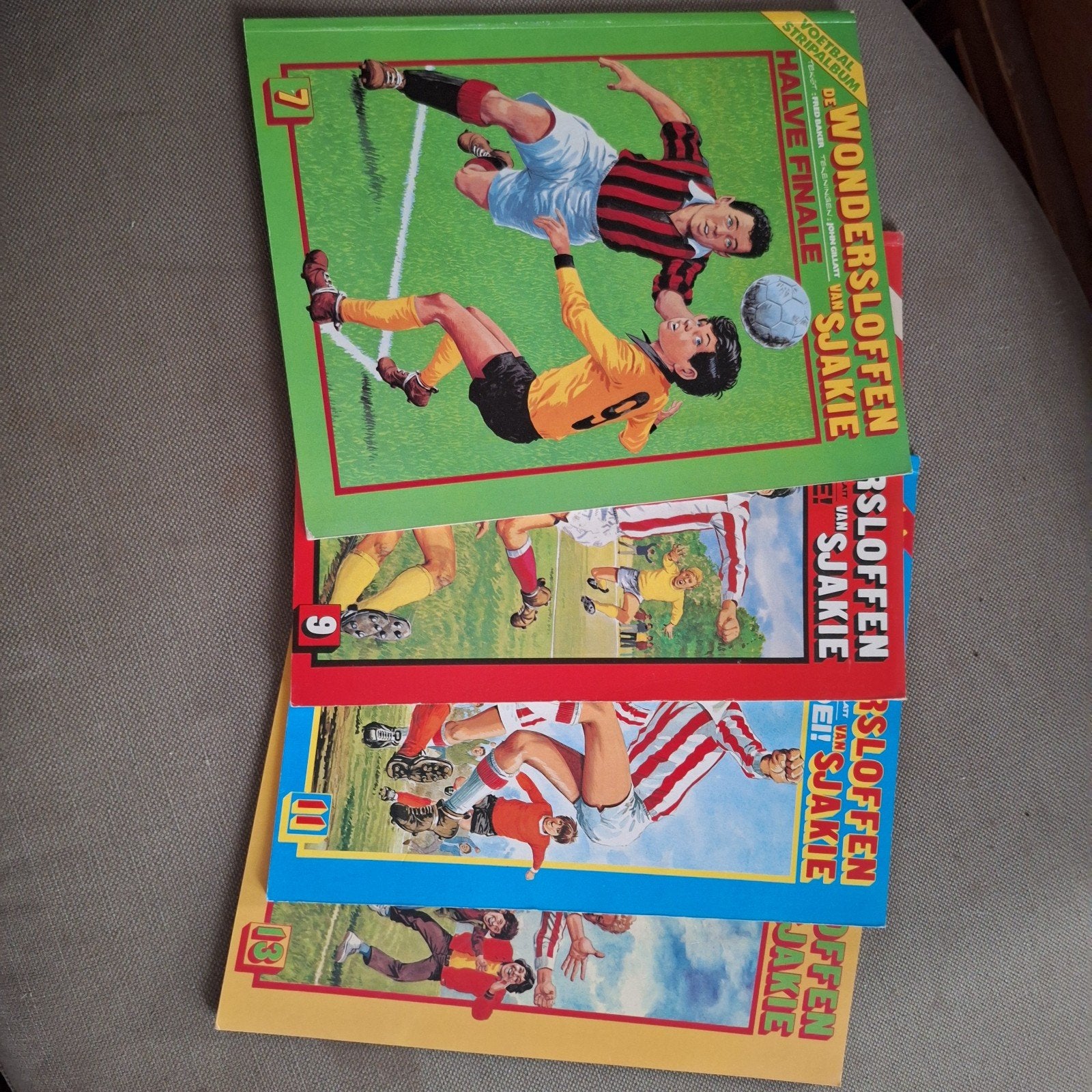 De Wondersloffen van Sjakie - Nrs. 7, 9, 11, 13 (1986), Boeken, Meerdere stripboeken, Ophalen of Verzenden, Gelezen, Fred Baker (tekst), John Gillatt (tekeningen)