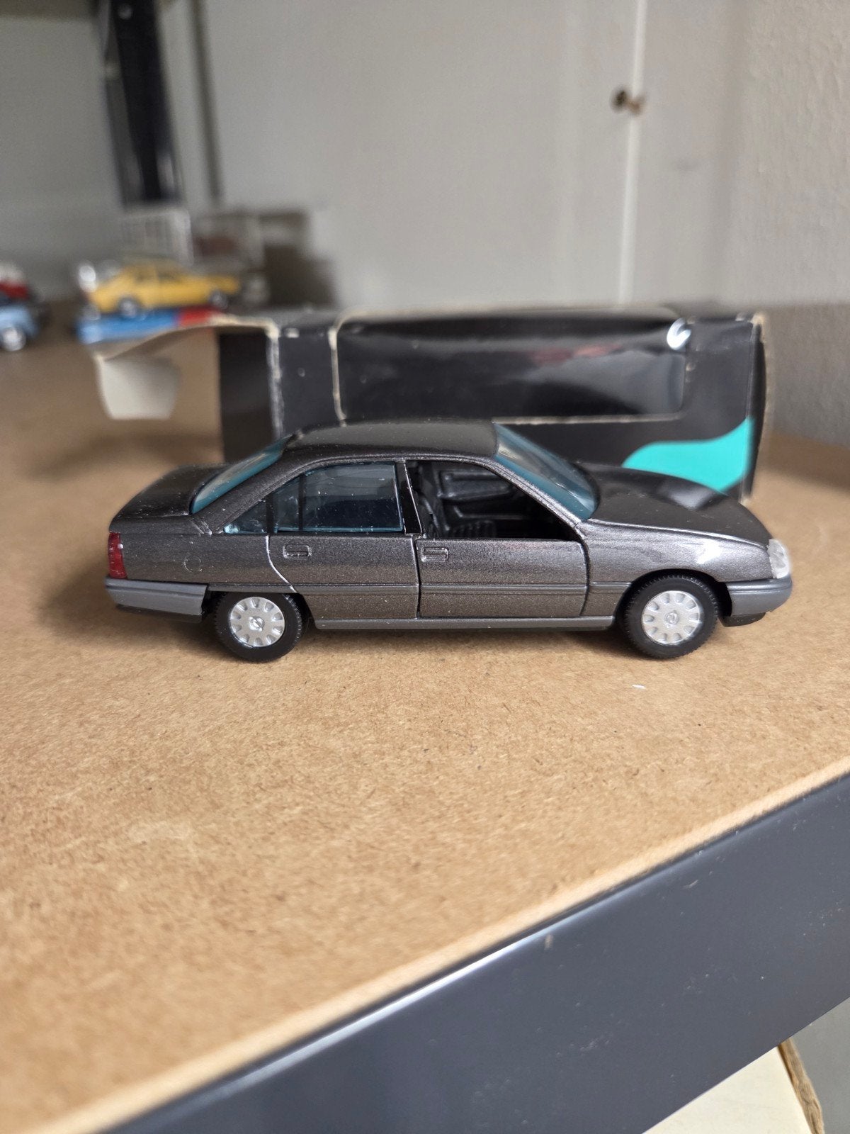 opel omega sedan gama 1/43, Hobby en Vrije tijd, Ophalen, Auto, Gama