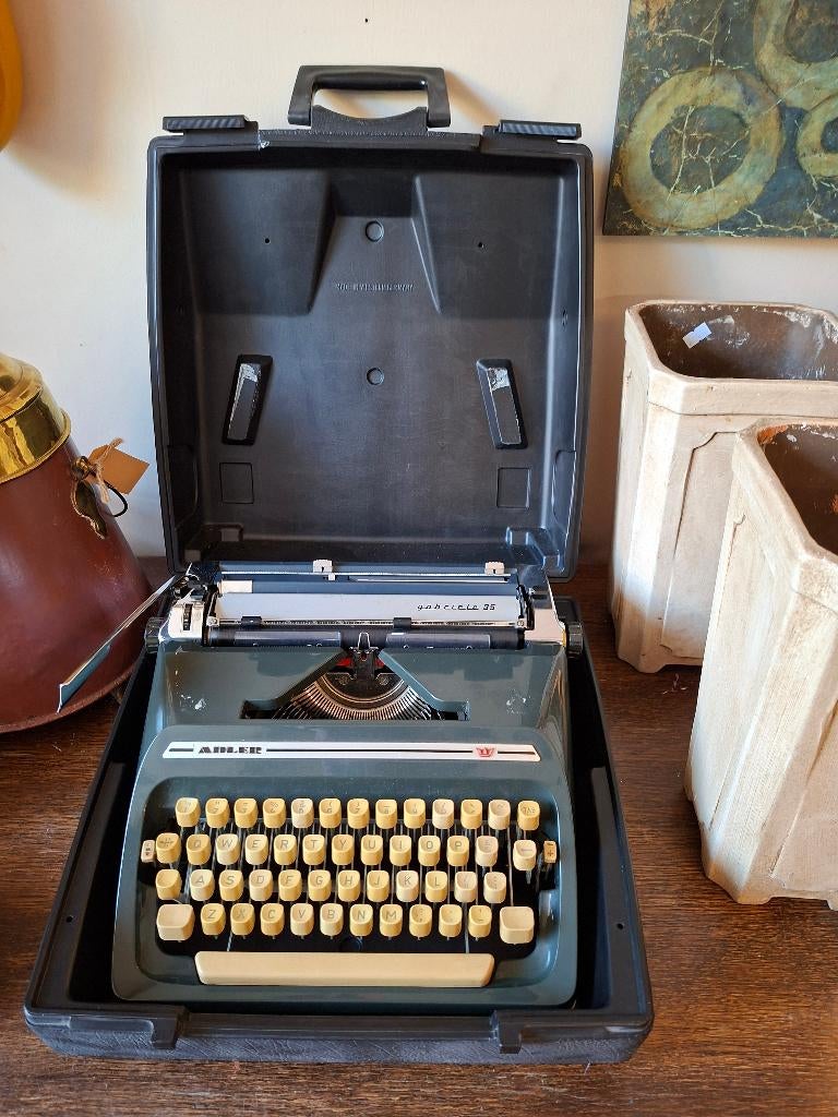 Typemachine in koffer Adler, Diversen, Typemachines, Ophalen of Verzenden, Zo goed als nieuw