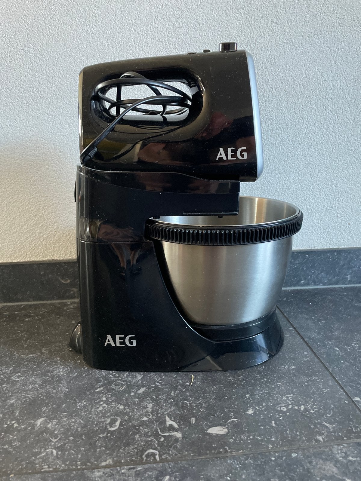 AEG Staande Mixer met Kantelbare Kop - Zwart, Witgoed en Apparatuur, Keukenmixers, 2 tot 3 liter, Ophalen of Verzenden, Gebruikt
