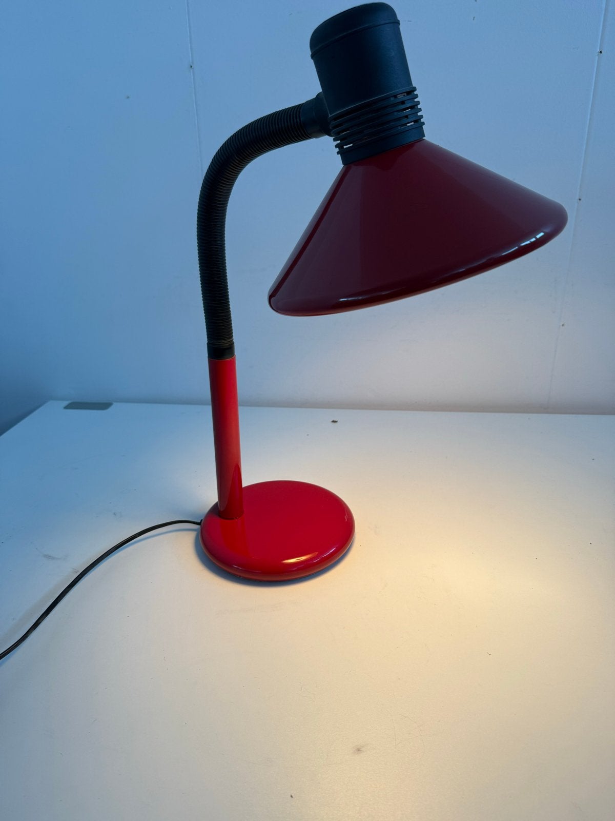 Vintage Rode Bureaulamp met Flexibele Arm, Huis en Inrichting, Lampen | Tafellampen, Ophalen, Gebruikt, ., .