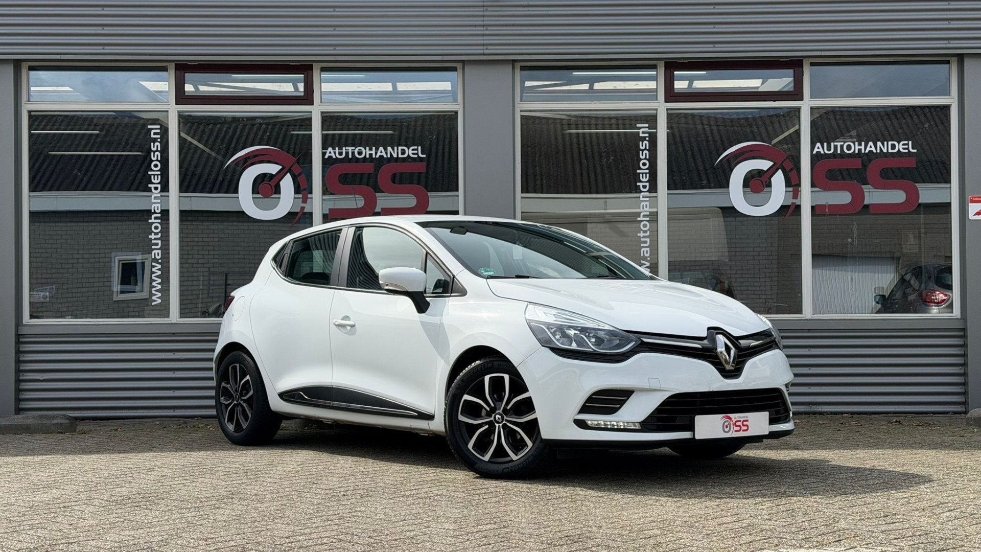 Renault Clio 0.9 TCe Zen LMV AIRCO CRUISE NAVI (bj 2017), Voorwielaandrijving, 898 cc, Gebruikt, Start-stop-systeem