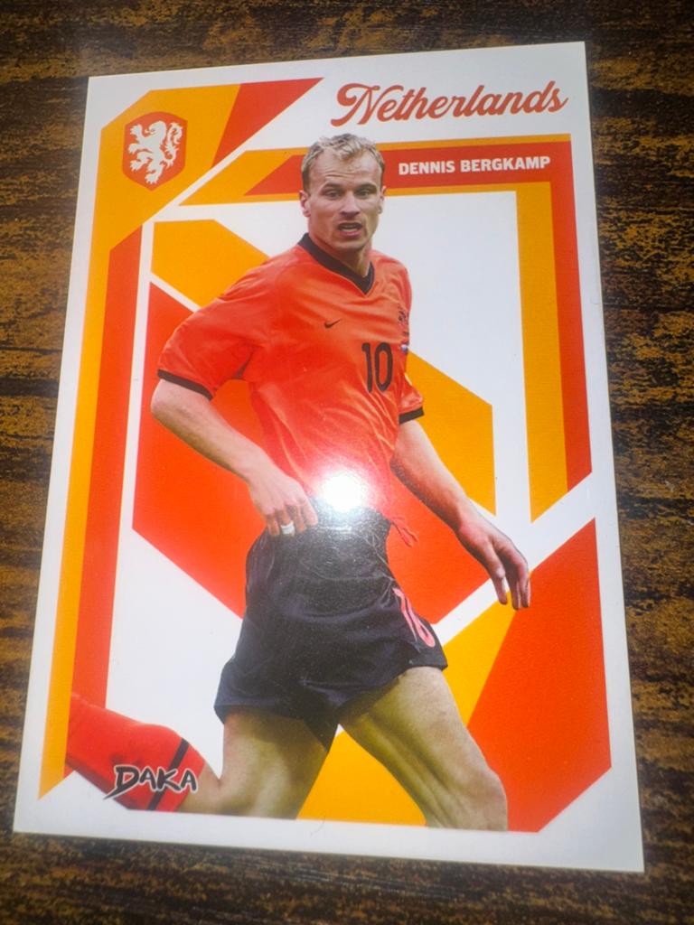 Dennis Bergkamp Spelerskaart - Netherlands DAKA, Ophalen of Verzenden, Zo goed als nieuw, Overige sporten, Spelerskaart