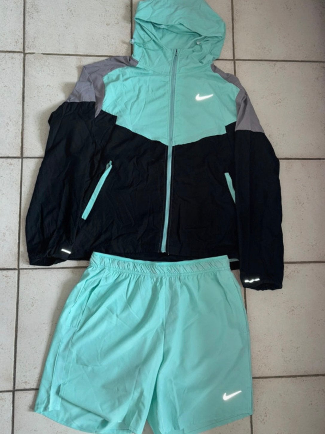 Nike Windrunner hardloopset mintgroen/zwart – jack + short –, Ophalen of Verzenden, Zo goed als nieuw, Zwart, Algemeen