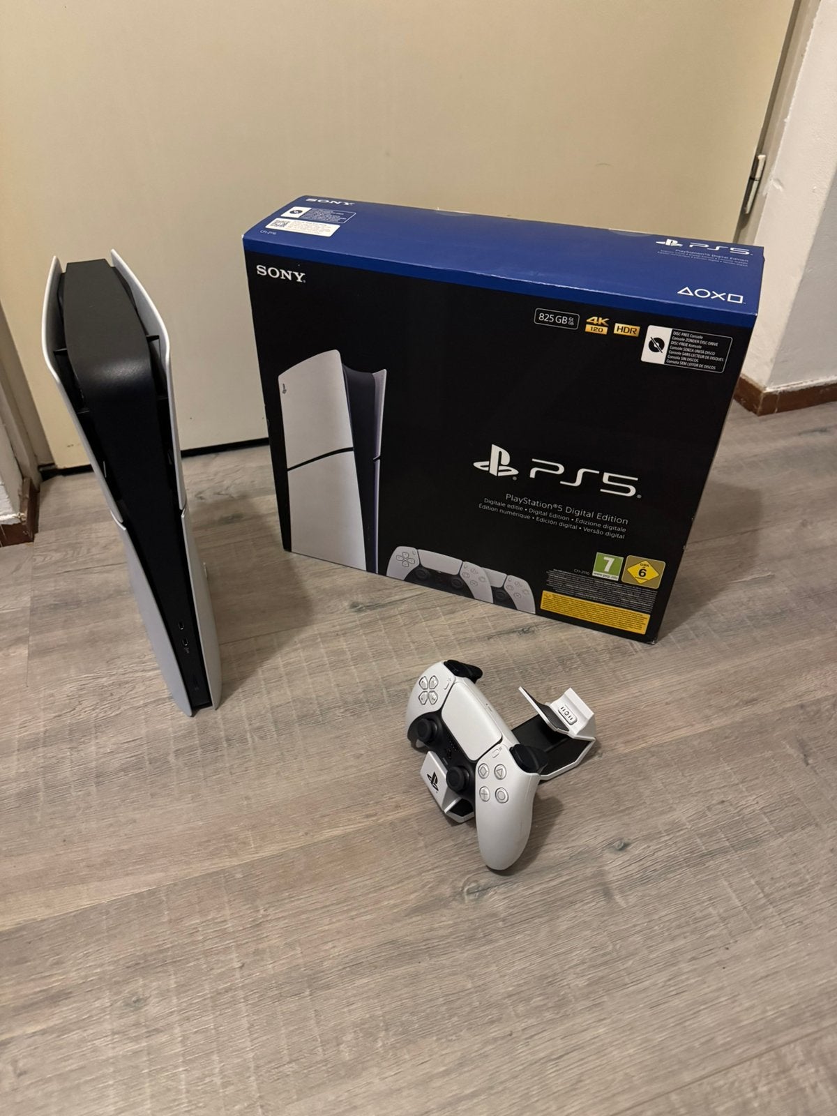 PS5 Slim Digital – 825GB – Nieuwstaat – Garantie, Spelcomputers en Games, Ophalen, Zo goed als nieuw, Playstation 5 Digital