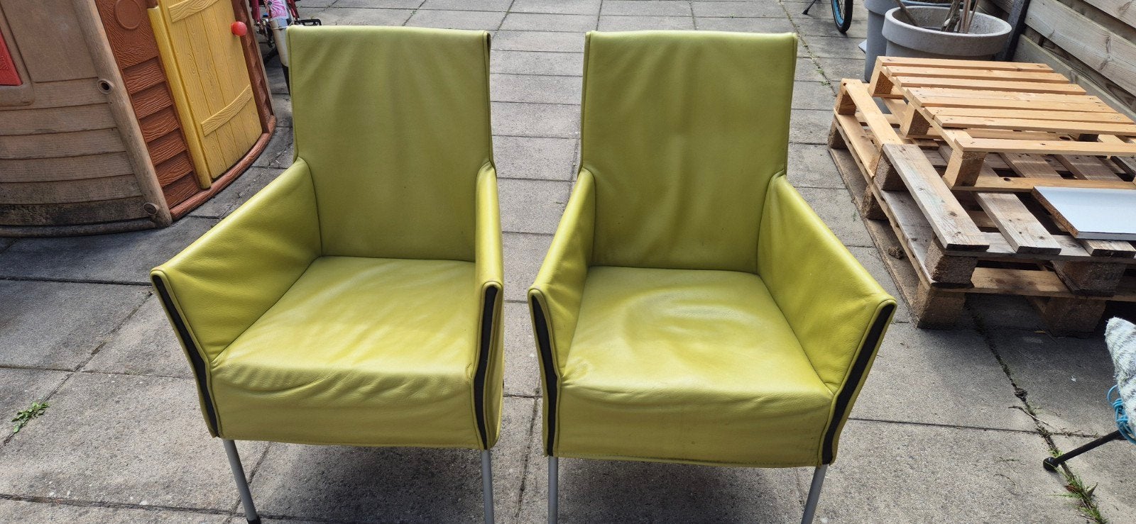 Montis Chaplin-achtige stoelen met groen leren hoes (2 st), Huis en Inrichting, Stoelen, Ophalen, Gebruikt, Twee, Overige kleuren