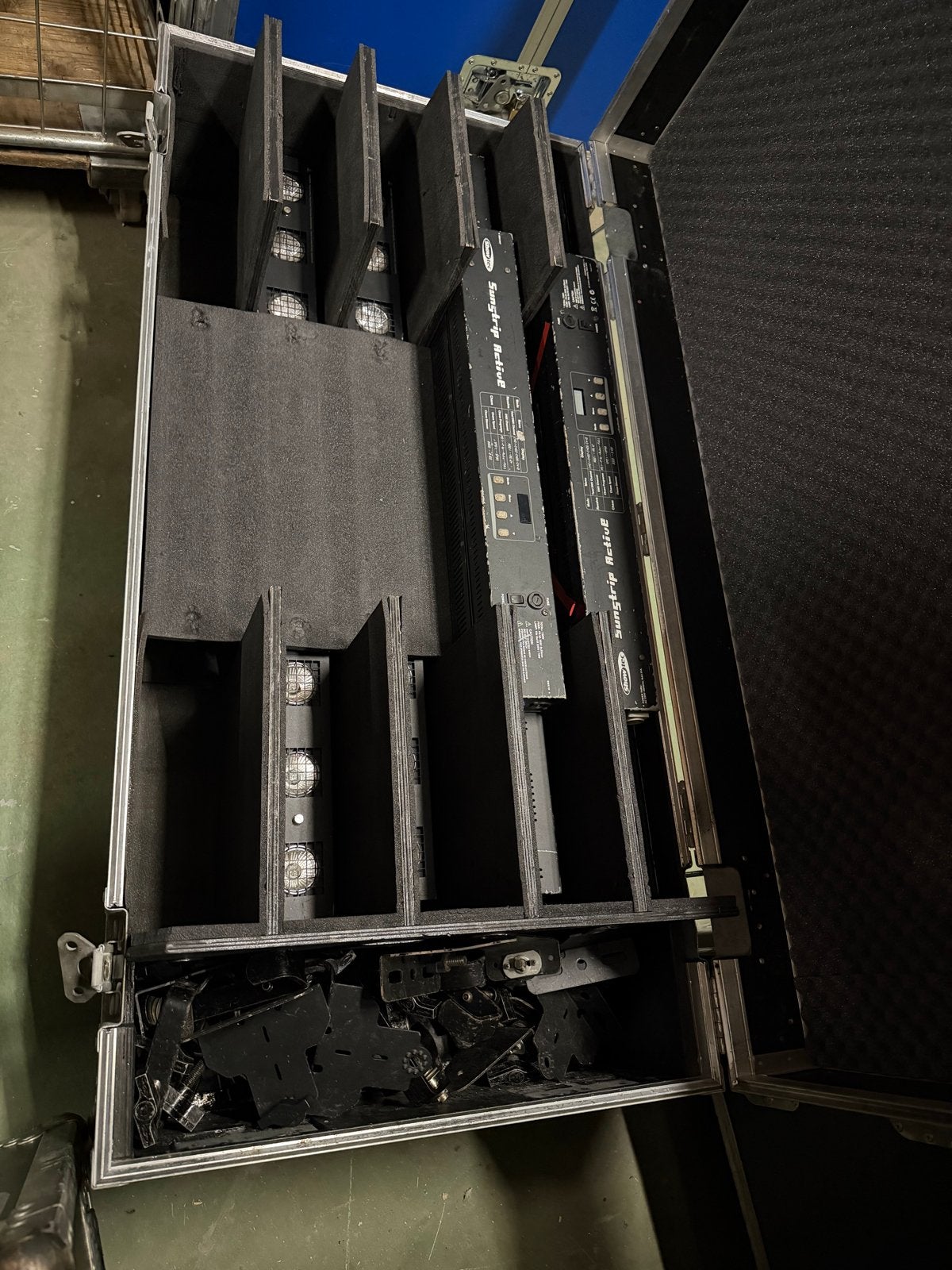 6x Showtec Sunstrip Active in flightcase, Ophalen, Gebruikt