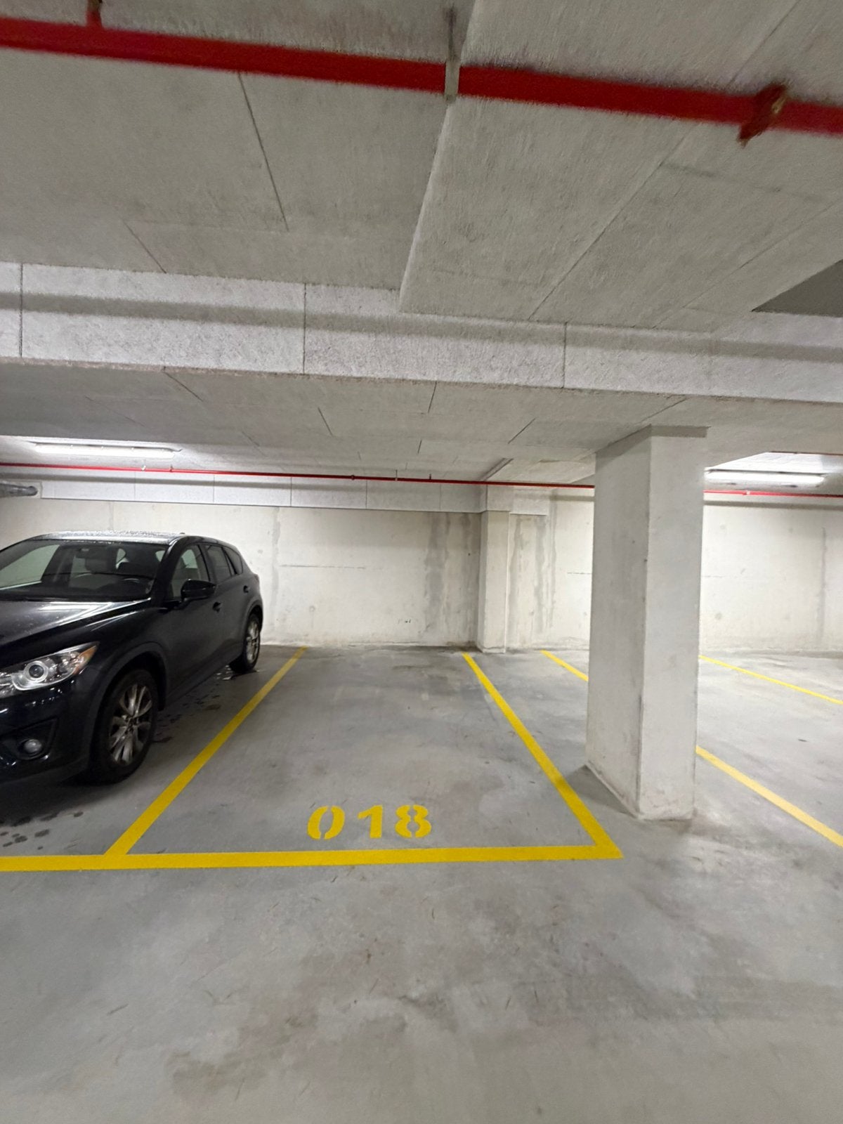 Parking space for rent / parkeerplaats te huur, Huizen en Kamers, Amsterdam
