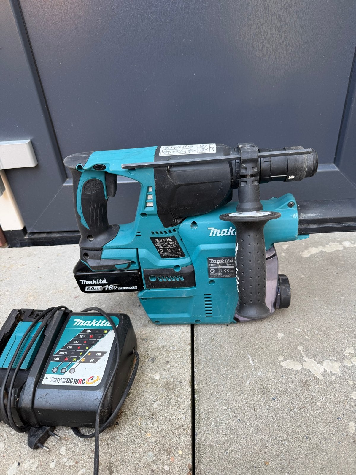 Makita Boorhamer met accu en lader - Zo goed als nieuw, 600 watt of meer, Boor- en/of Breekhamer, Ophalen of Verzenden, Zo goed als nieuw