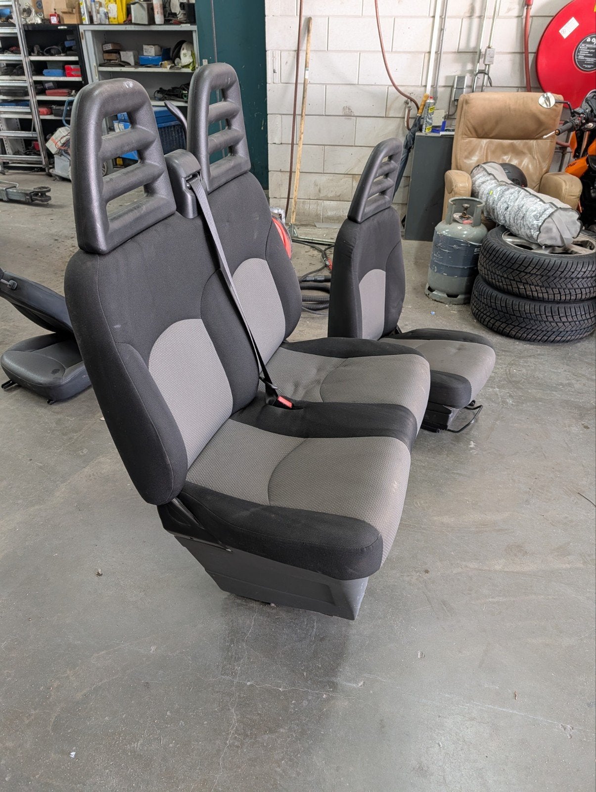Iveco Daily 2010 stoel en bank, Ophalen