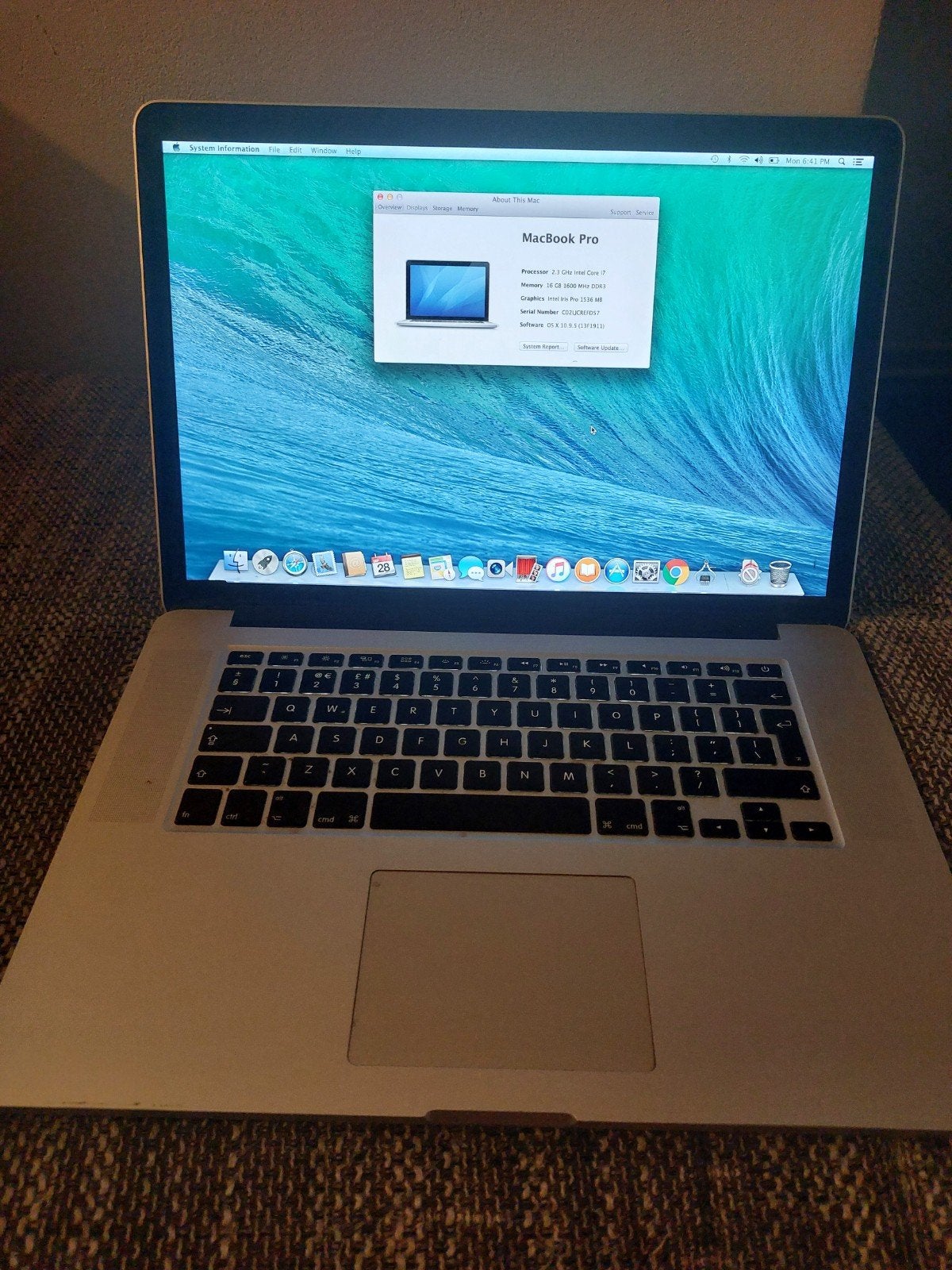 Foto 2 van MacBook Pro 15 inch met OS X 10.9.5 software