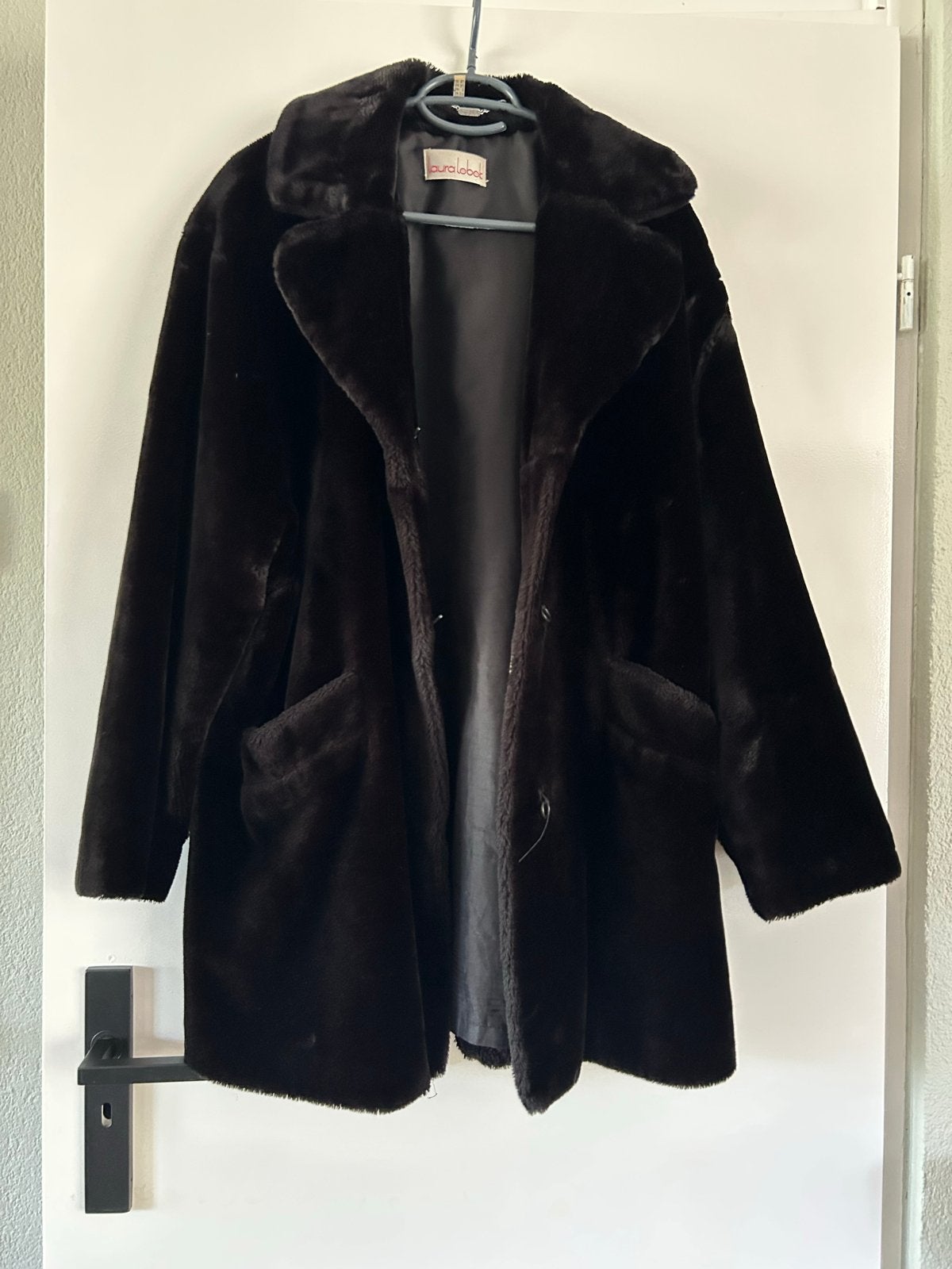Laura Lebek Zwarte Faux Fur Jas Maat 42/44 (L), Ophalen, Gedragen, Maat 42/44 (L), Zwart