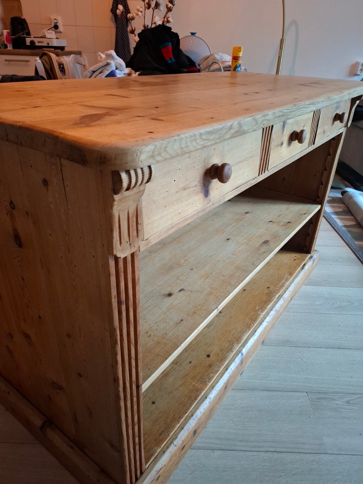 Antieke toonbank / dressoir van geloogd grenen., Ophalen of Verzenden, Gebruikt, 25 tot 50 cm