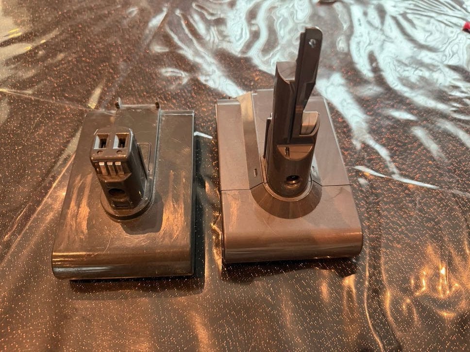 Dyson V6 Accu (origineel en Flourdeon) - 2 stuks, Ophalen of Verzenden, Gebruikt