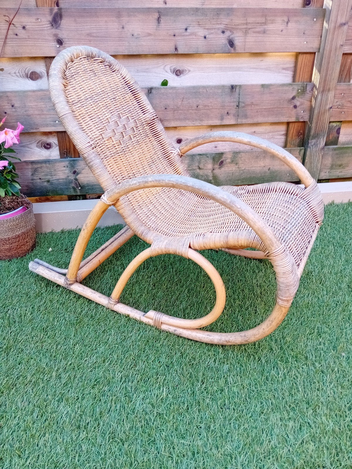 Vintage rotan kinder schommelstoel, Huis en Inrichting, Stoelen, Ophalen, Gebruikt, Overige kleuren, Vintage