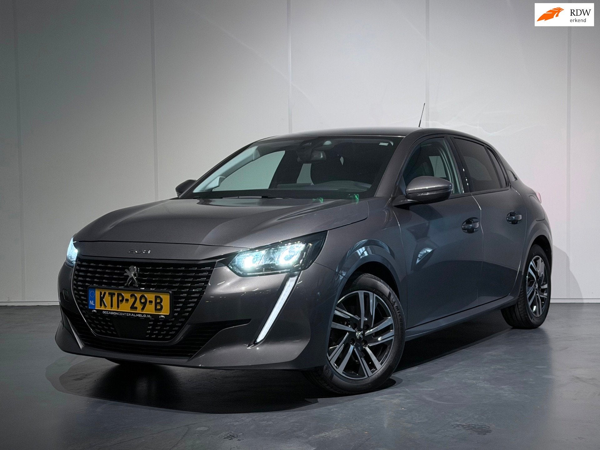Peugeot 208 1.2 PureTech GT /3D i-Cockpit/Clima/ACC/CarPlay/, Voorwielaandrijving, Dealer onderhouden, 101 pk, Gebruikt