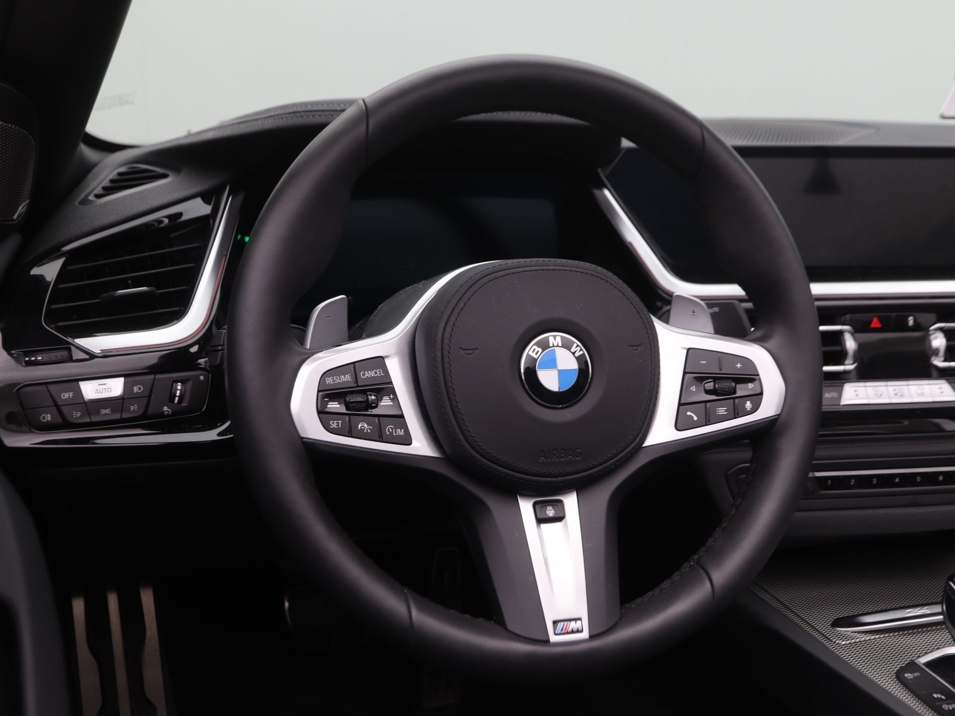 BMW Z4 M40i Roadster (bj 2025, automaat), Auto's, BMW, Automatische klimaatregeling, Achterwielaandrijving, Gebruikt, Zwart