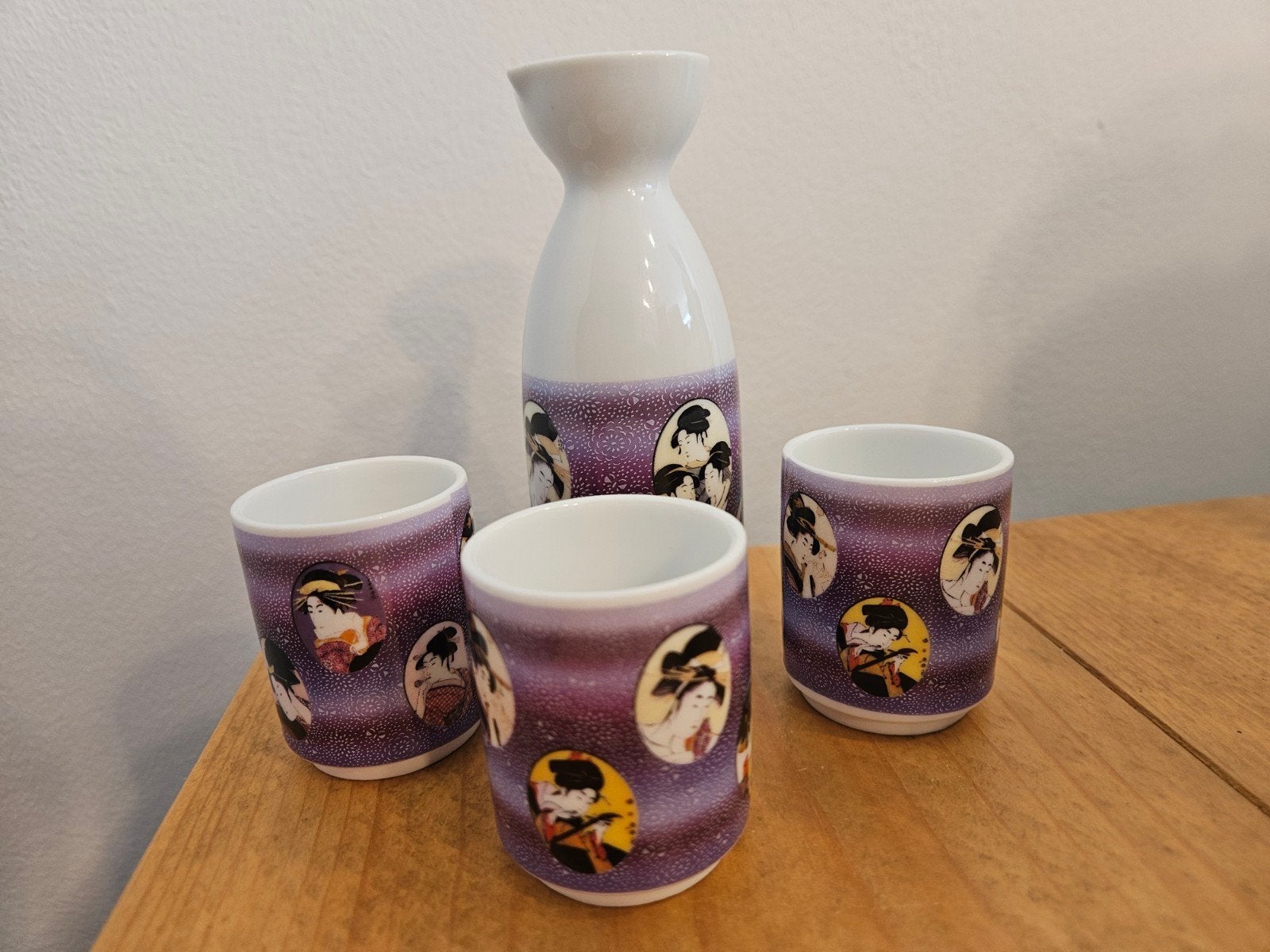 Sake set met fles en 3 kopjes - Aziatische stijl, Ophalen