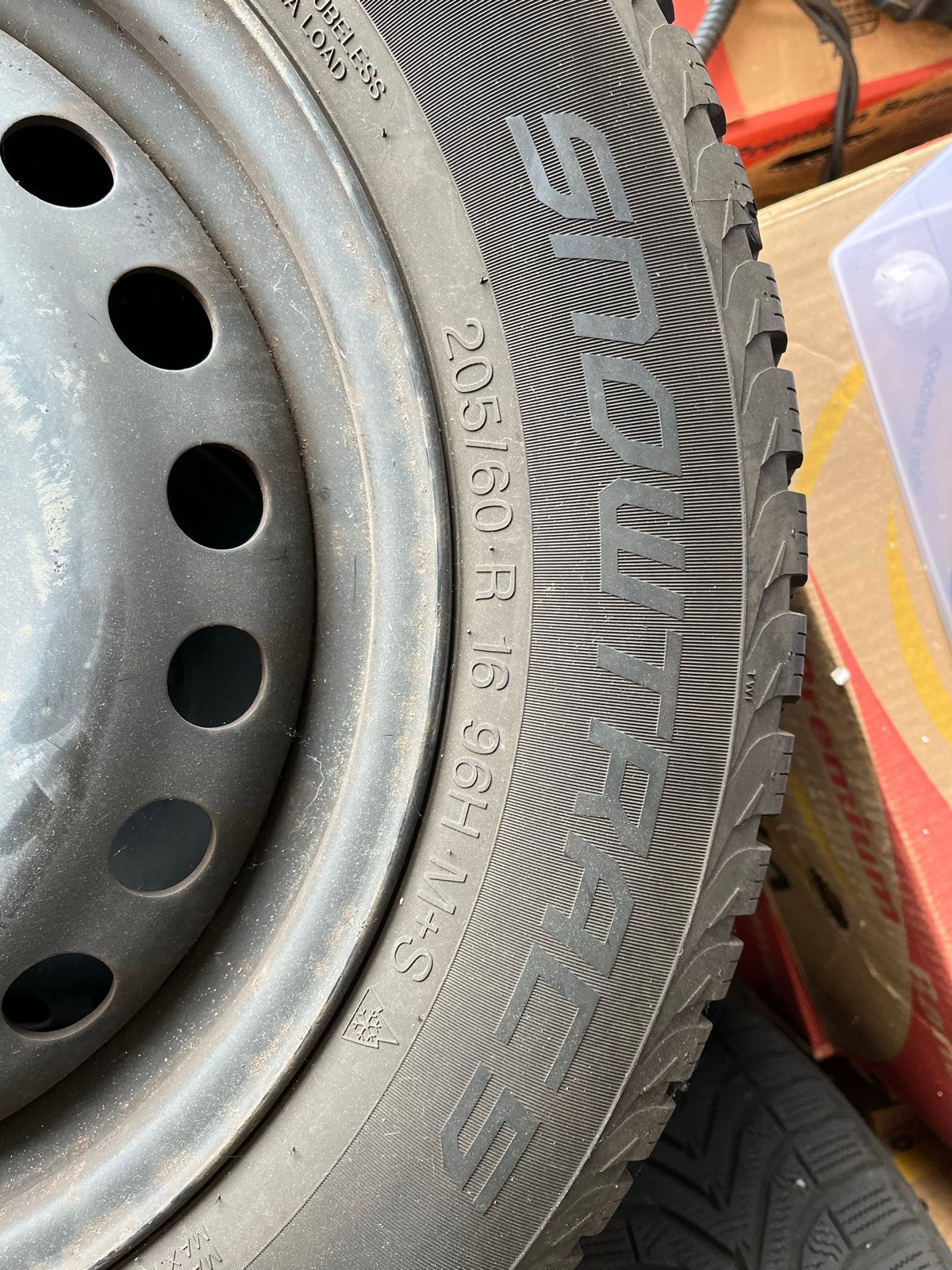 Vredestein Snowtrac 205/60 R16 Winterbanden op Velg, Ophalen, Gebruikt, 16 inch, Banden en Velgen