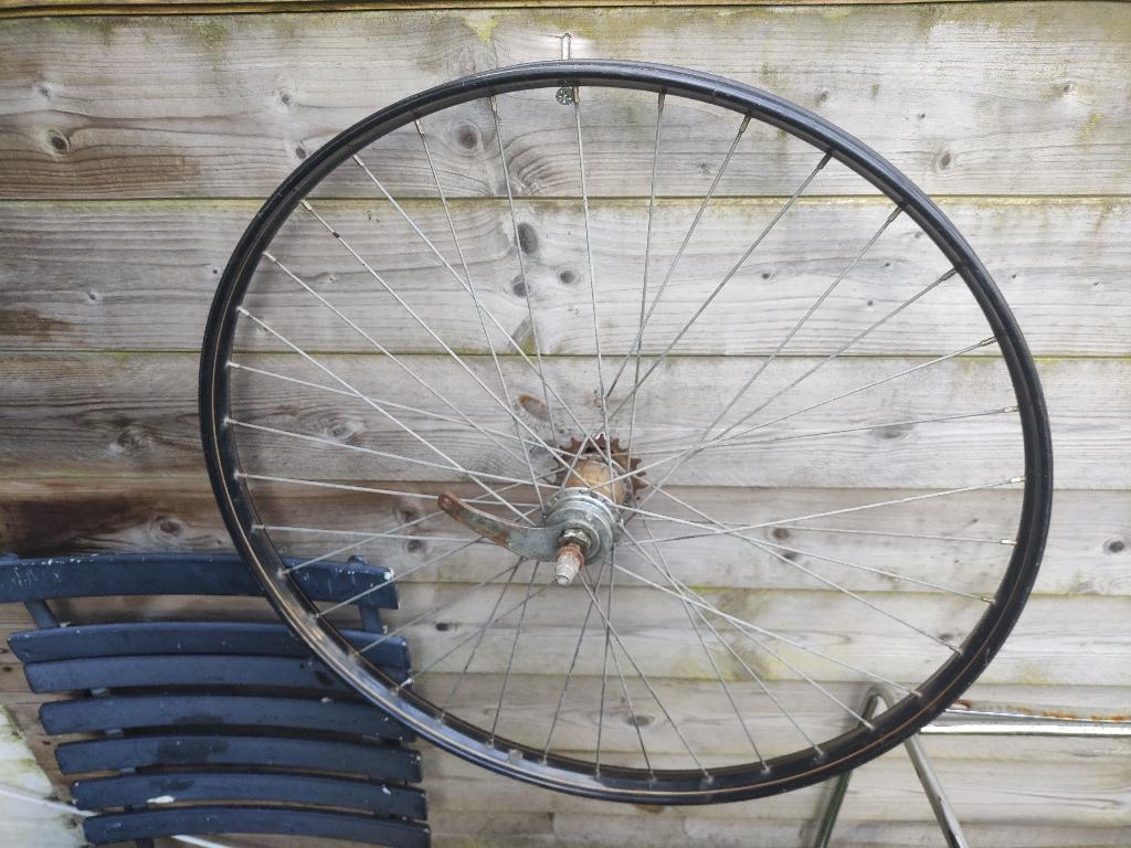 28 inch achterwiel met 3 vers. en terugtraprem, Fietsen en Brommers, Fietsonderdelen, Ophalen, Gebruikt
