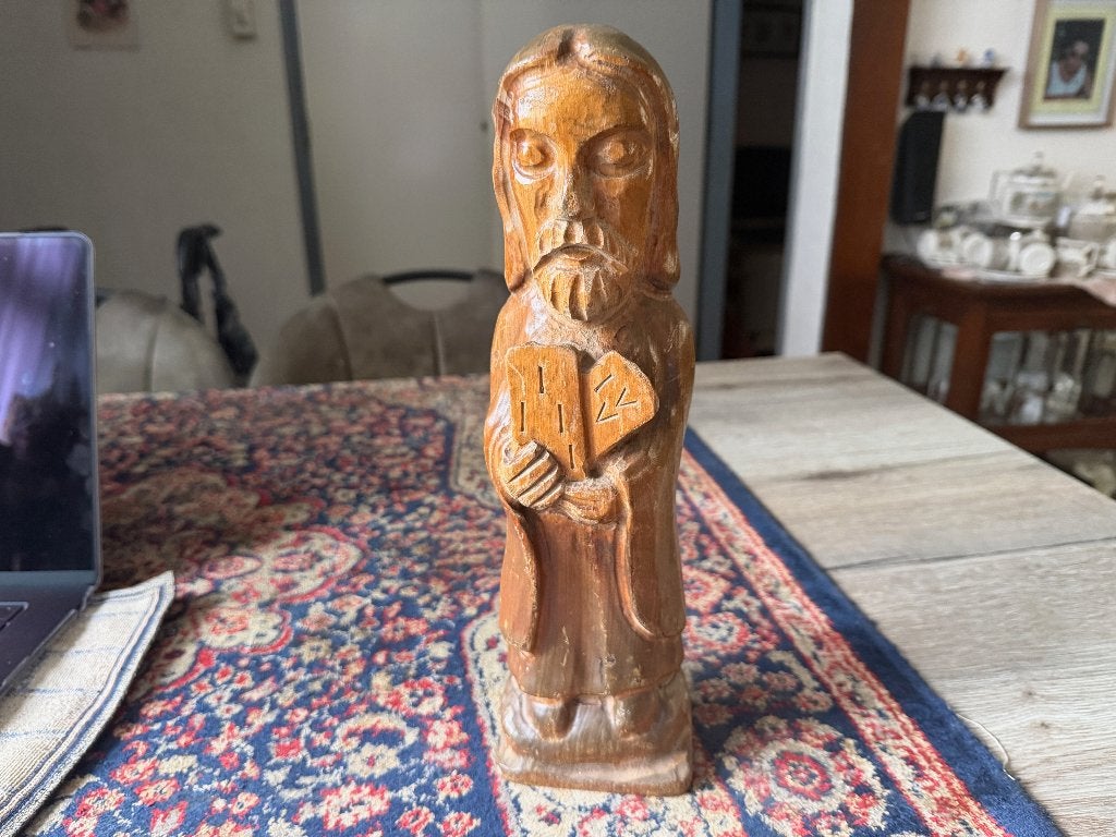 Oud Houten Beeld. Mozes met de 10 Geboden., Houtsnijwerk, Ophalen of Verzenden, Handgemaakt, 20 - 50 cm