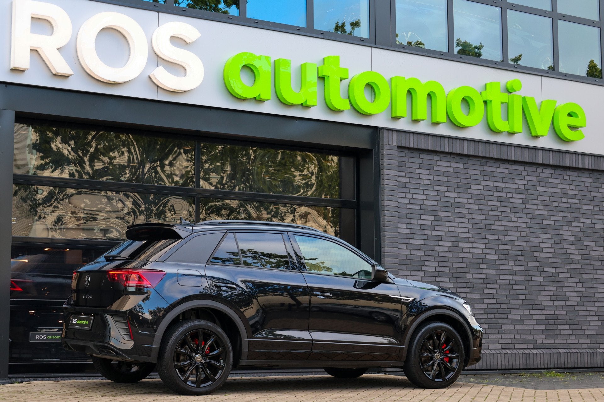 Volkswagen T-Roc 1.5 TSI R-Line | BTW | PANO | IQ-LIGHT | BE, 1258 kg, 4 cilinders, 150 pk, Alcantara