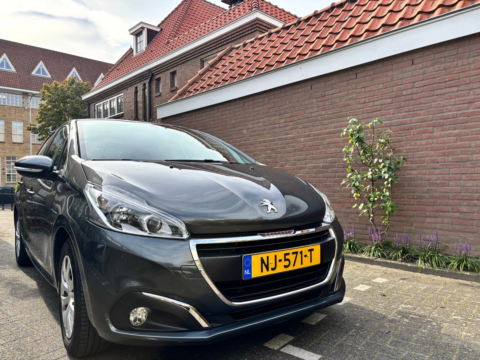 Peugeot 208 1.2 82pk | 2017 | 61.500 km | CarPlay | Trekhaak, Voorwielaandrijving, Stof, Elektrische ramen, 1199 cc