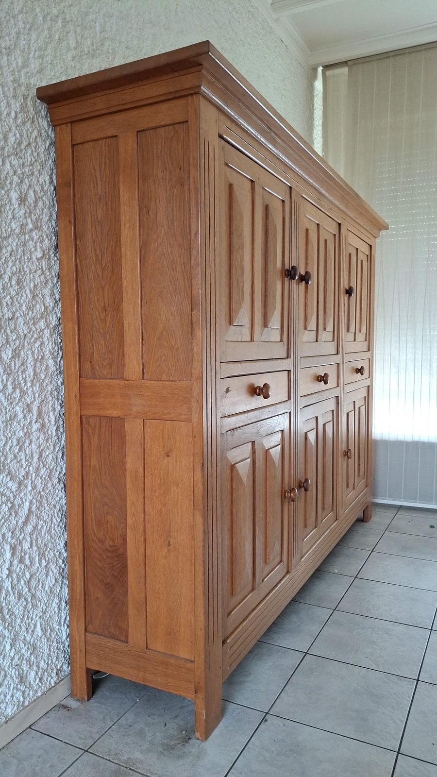 Gratis eikenhouten servieskast