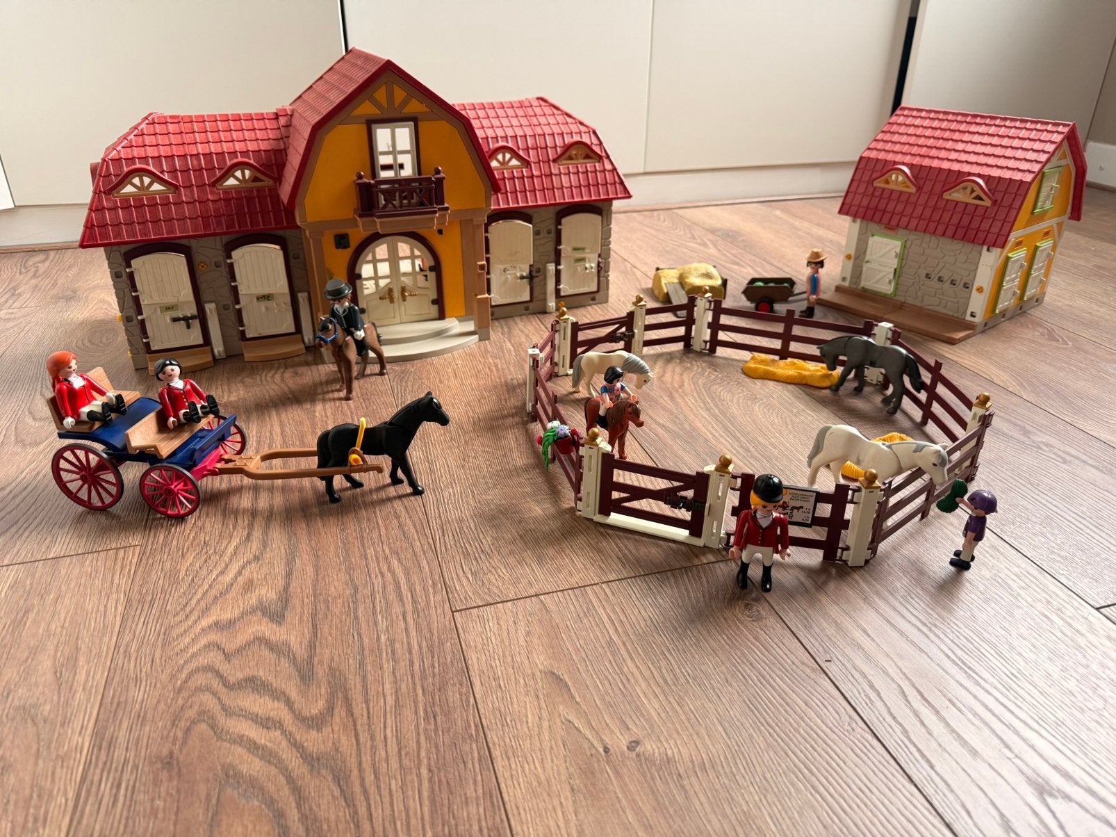 Grote Playmobil paardenmanege + accessoires, Ophalen, Gebruikt