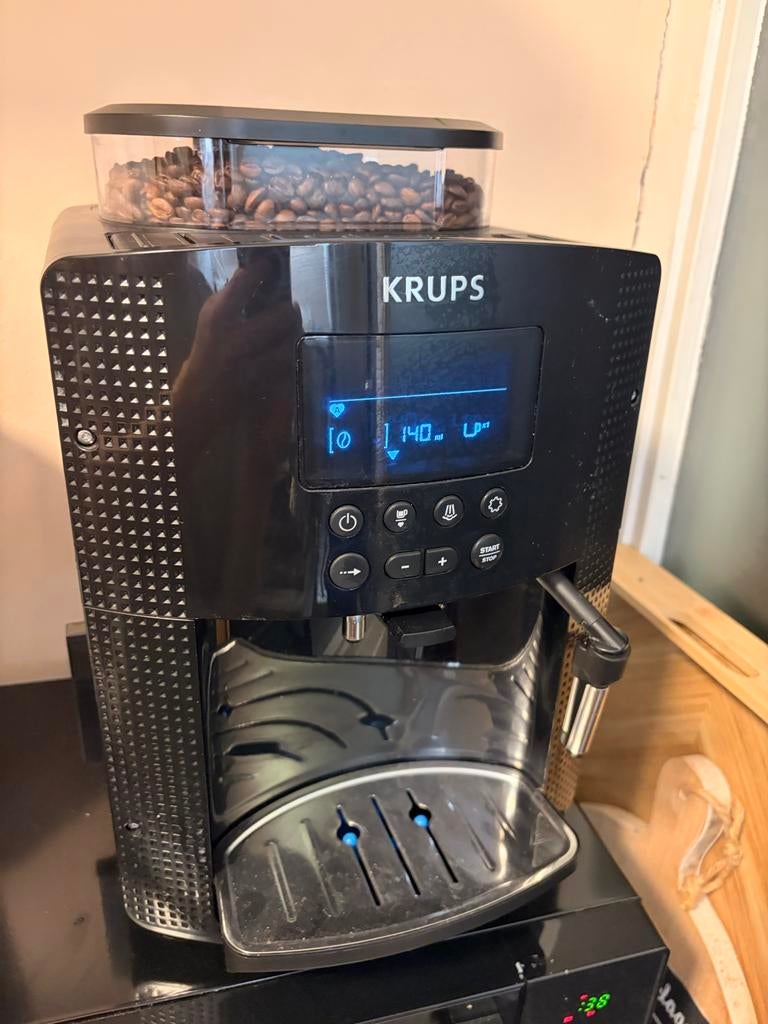 Krups koffiemachine Krups EA8150, Witgoed en Apparatuur, Koffiezetapparaten, Gebruikt, Koffiemachine, Koffiebonen, Ophalen