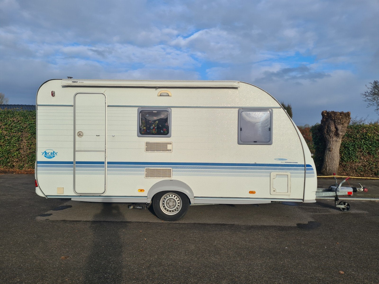 Adria Adora 432 PS ( incl. stallingsmogelijkheid ), Frans bed, Bedrijf, Treinzit, 750 - 1000 kg