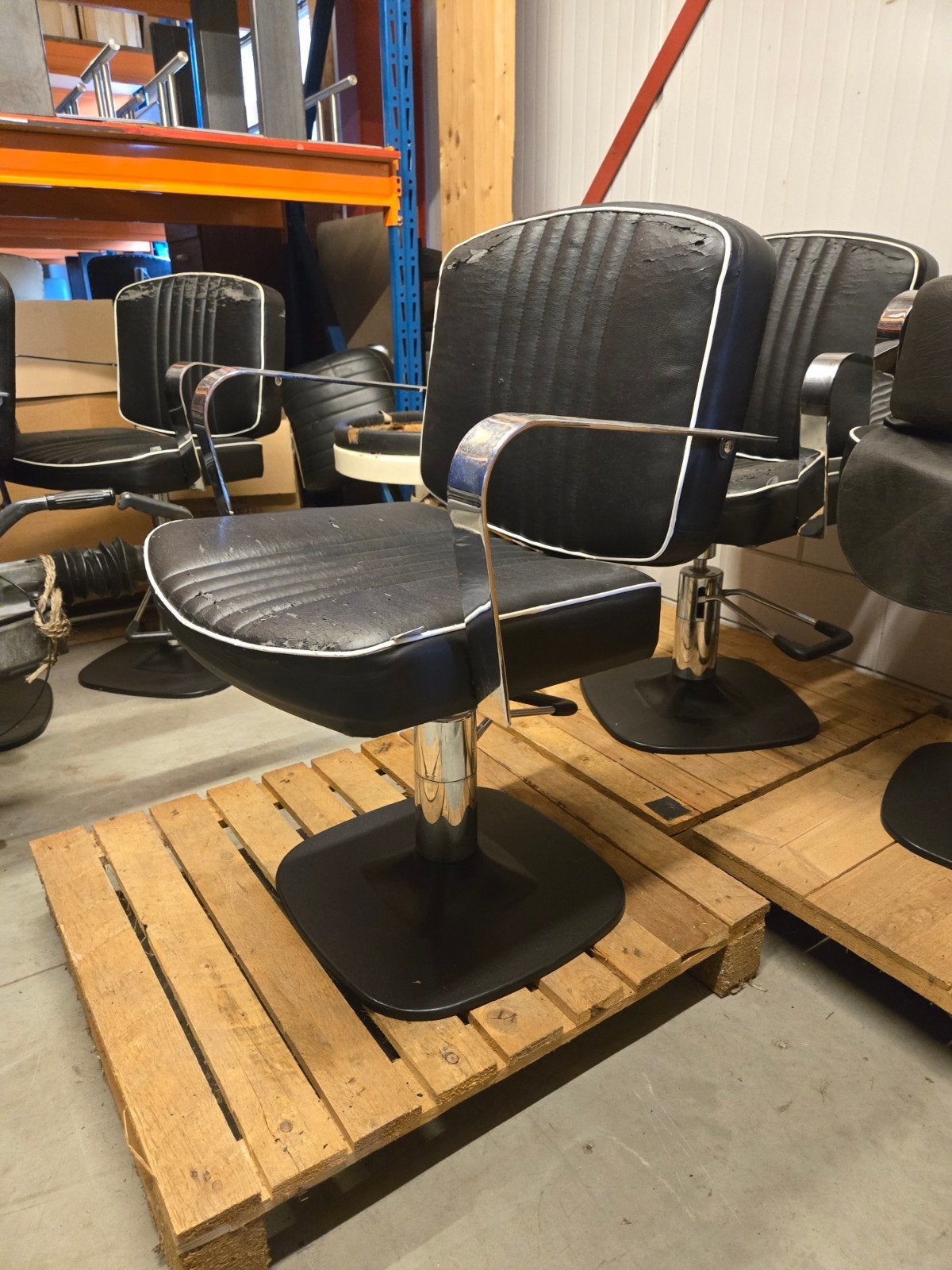 kappers stoelen dames oliepomp stoel € 50 kapsalon interieur, Huis en Inrichting, Ophalen, Gebruikt, Vijf, Zes of meer stoelen