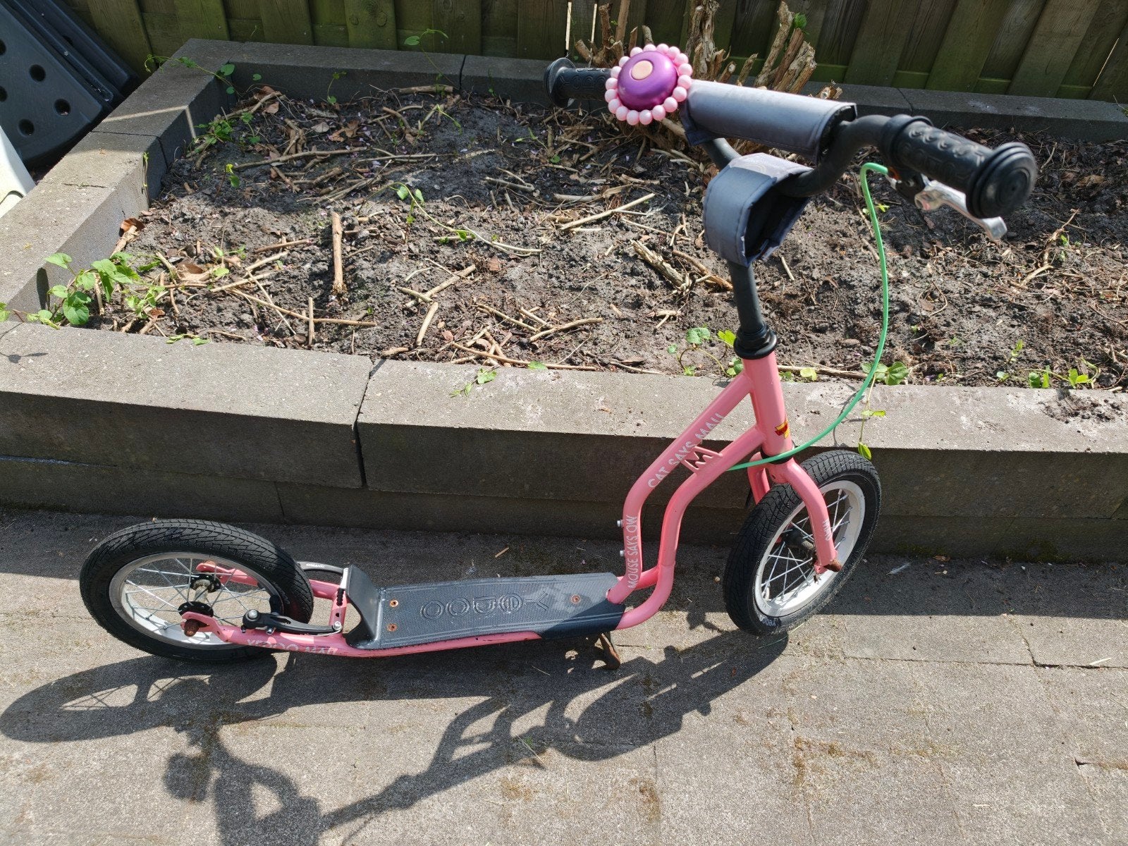 Roze step voor kinderen - banden moeten opgepompt, Fietsen en Brommers, Steps, Ophalen of Verzenden, Gebruikt, Gewone step, Onbekend