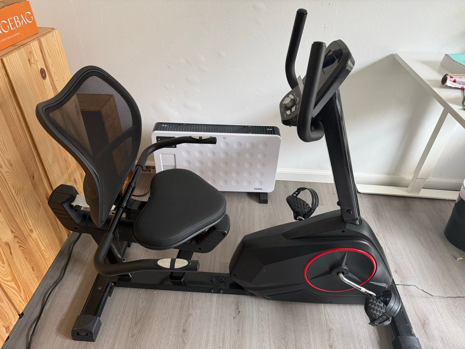 Hometrainer met rugleuning - Ideaal voor comfortabel trainen, Ophalen, Gebruikt, Metaal, Benen
