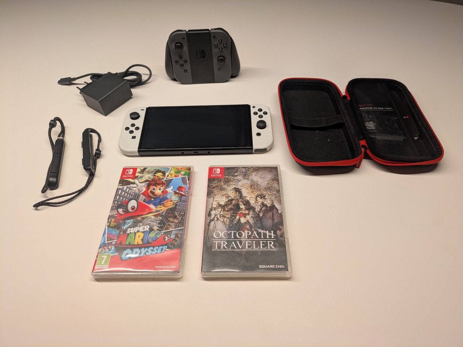 Nintendo Switch OLED met 2 games en accessoires, Spelcomputers en Games, Spelcomputers | Nintendo Switch, Ophalen of Verzenden