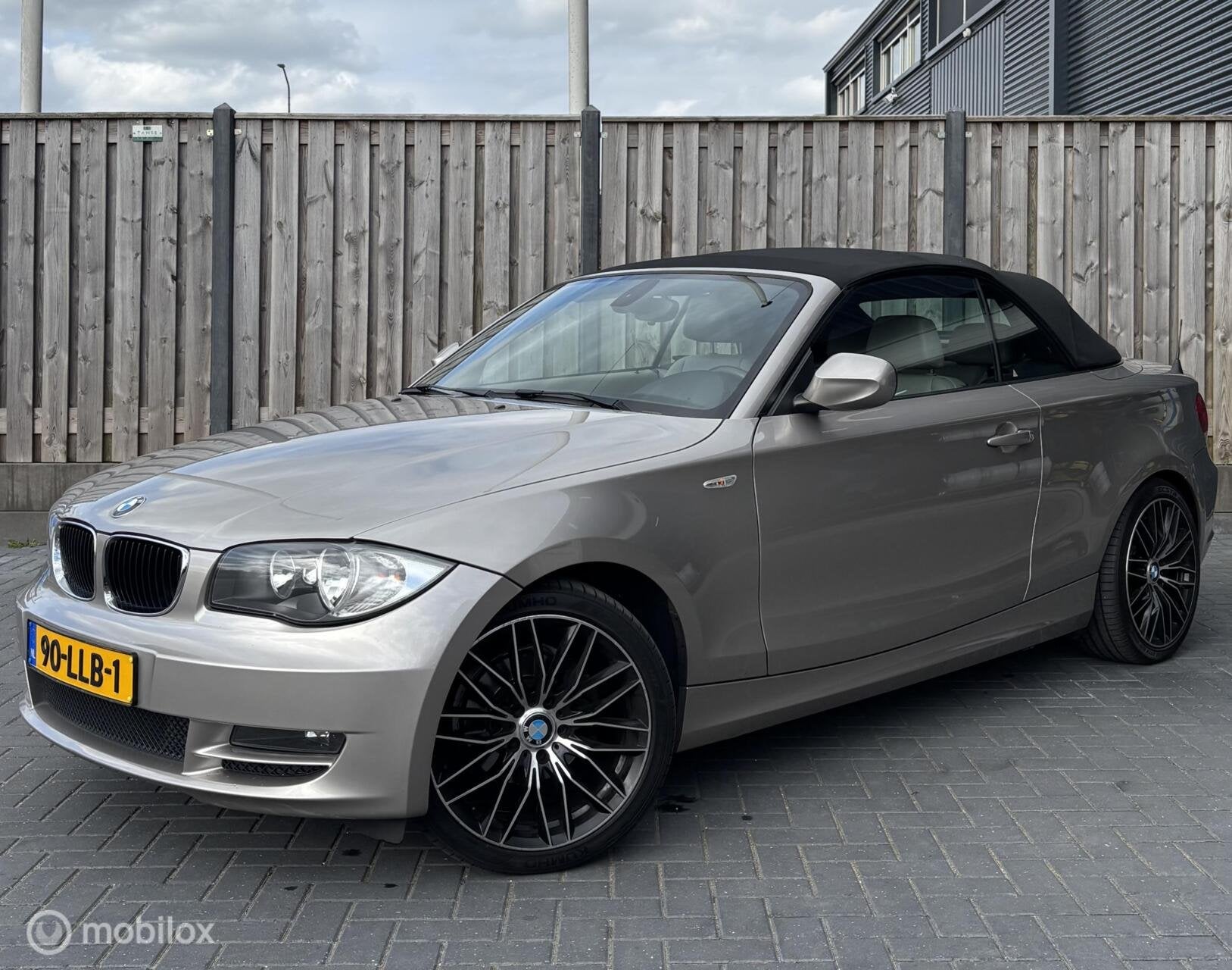 BMW 1-serie Cabrio 118i High Executive/Cabriolet/Leder/NAP/, Auto's, BMW, Euro 5, Beige, Cabriolet, 4 stoelen