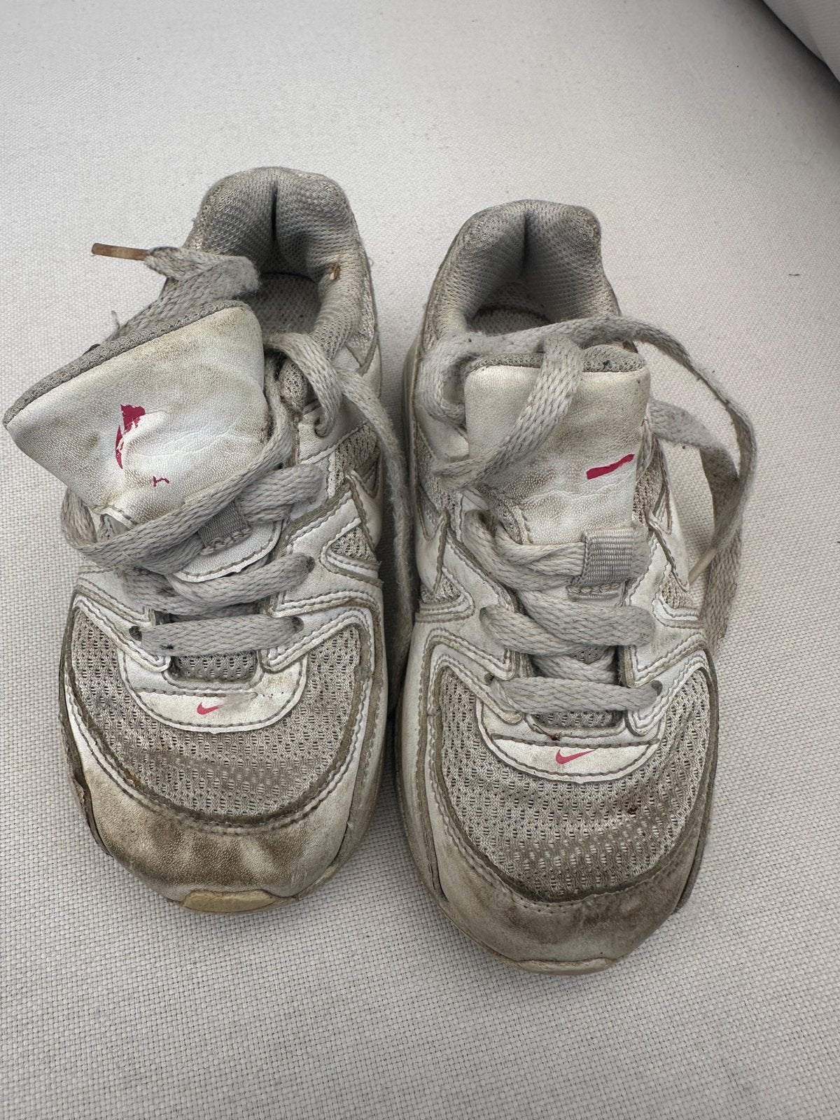 Nike air schoenen maat 28, Kinderen en Baby's, Ophalen, Gebruikt, Meisje, Sportschoenen